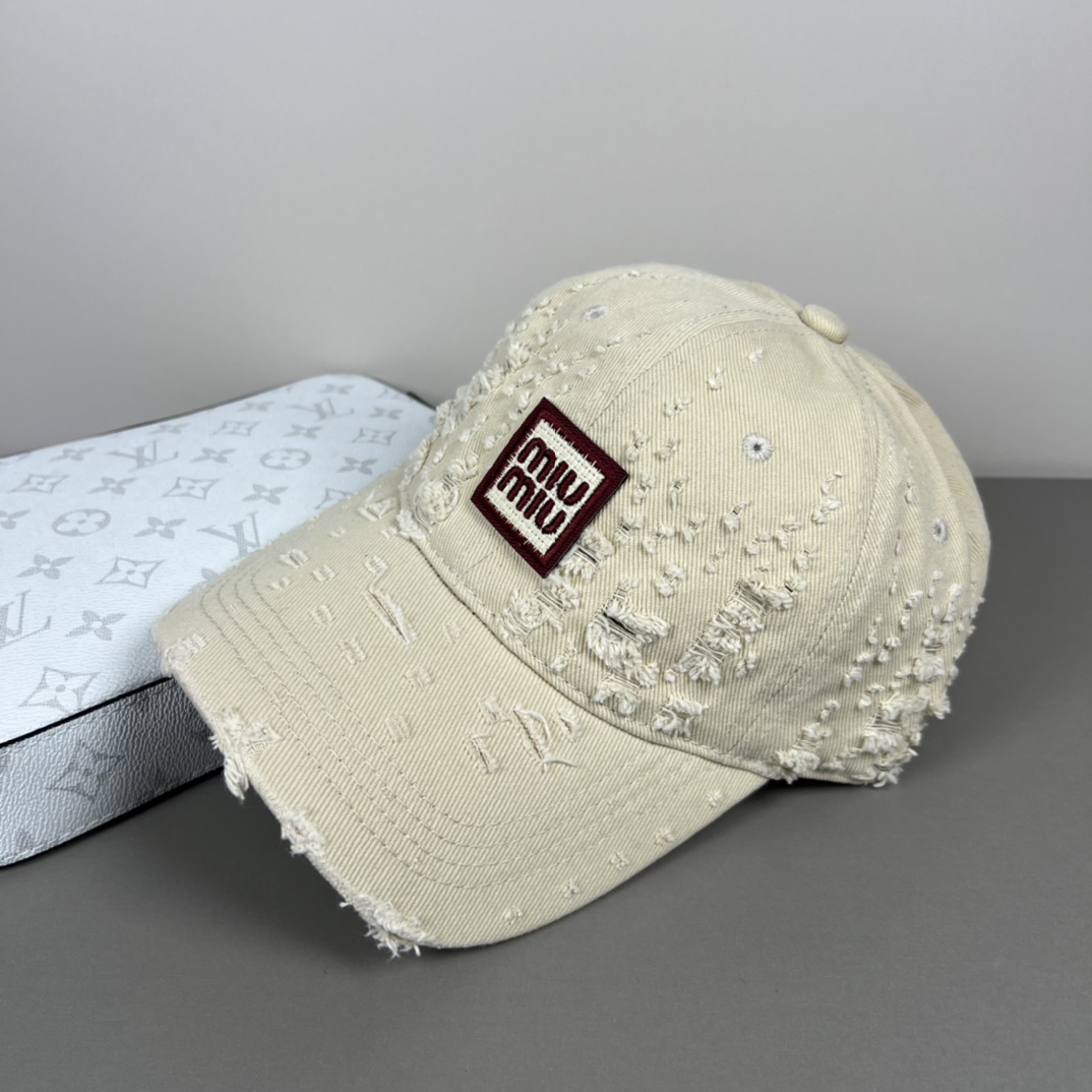 “Original Miu Miu Baseball Cap Recommended by Little Red Book for Spring/Summer” - 图片 2