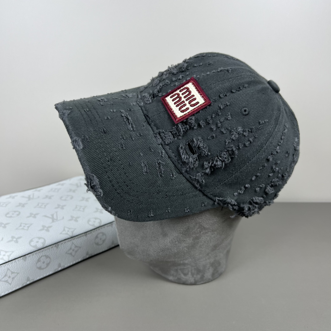 “Original Miu Miu Baseball Cap Recommended by Little Red Book for Spring/Summer” - 图片 6