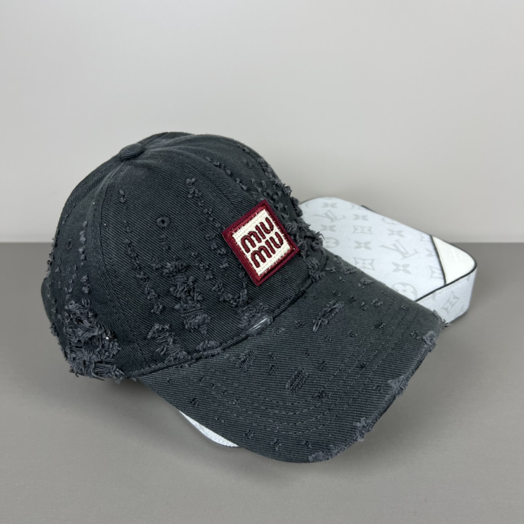 “Original Miu Miu Baseball Cap Recommended by Little Red Book for Spring/Summer” - 图片 3