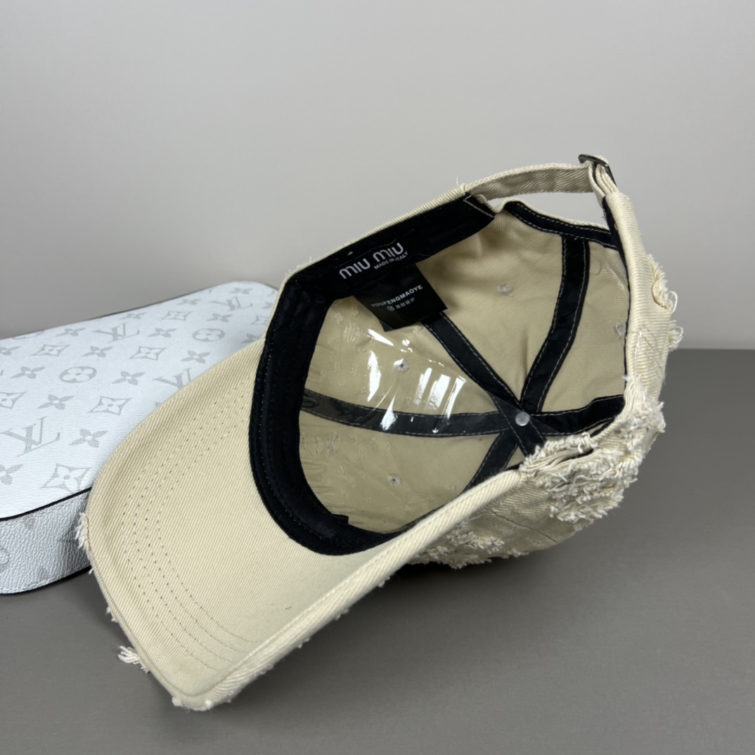 “Original Miu Miu Baseball Cap Recommended by Little Red Book for Spring/Summer” - 图片 7