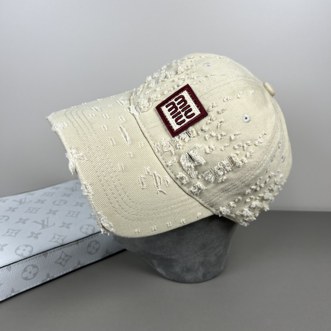 “Original Miu Miu Baseball Cap Recommended by Little Red Book for Spring/Summer”