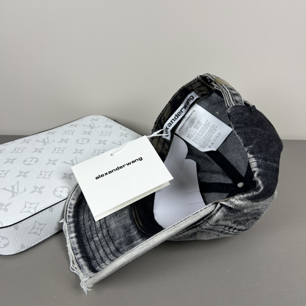 “New Alexanderwang Baseball Caps: High-End Unisex Design for a Stylish Look!” - 图片 8