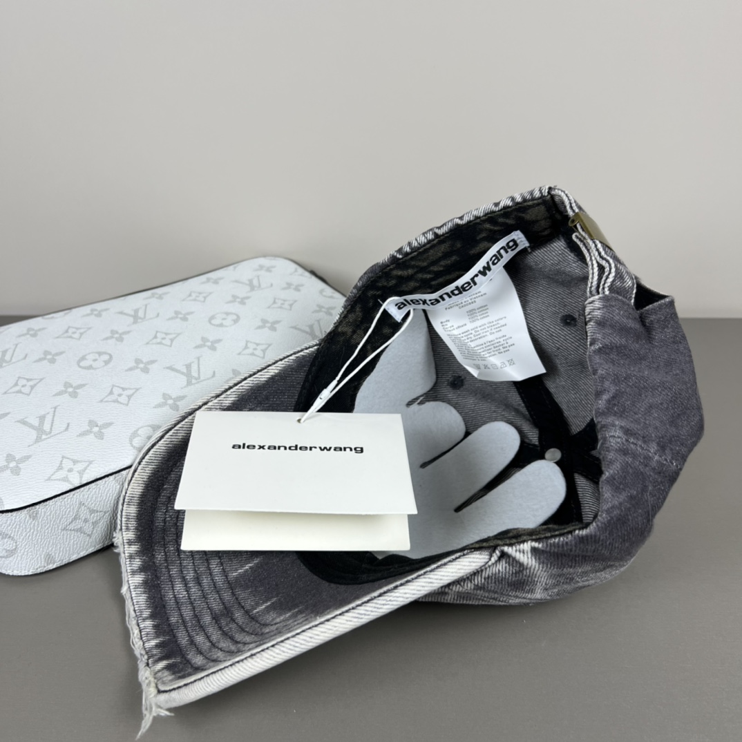 “New Alexanderwang Baseball Caps: High-End Unisex Style in Heavy Workmanship!” - 图片 5