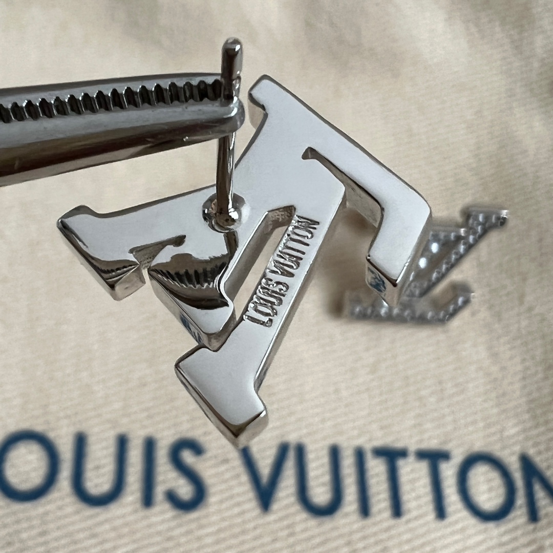 Louis Vuitton LV Stud Earrings - Fashionable and High-Quality Accessory 7 i1740847514 7898 4
