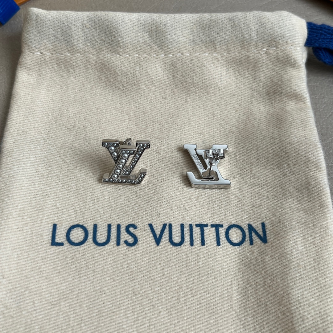 Louis Vuitton LV Stud Earrings - Fashionable and High-Quality Accessory 6 i1740847514 9858 3