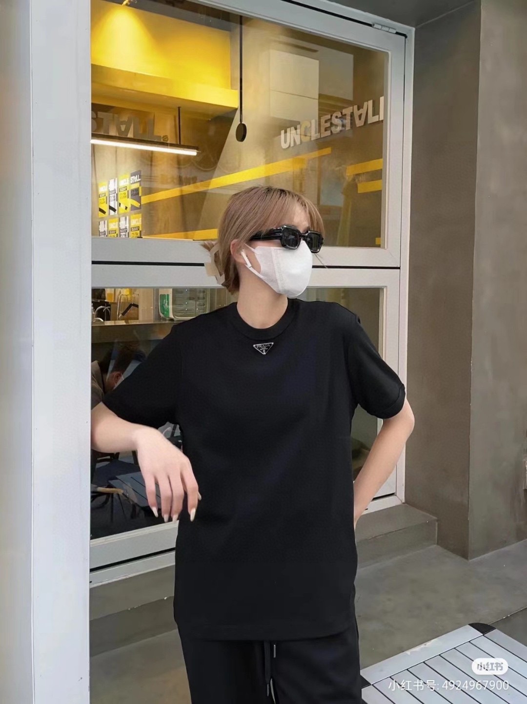 PRADA/普拉达 领口金属三角标镶嵌短袖T恤 上身效果#