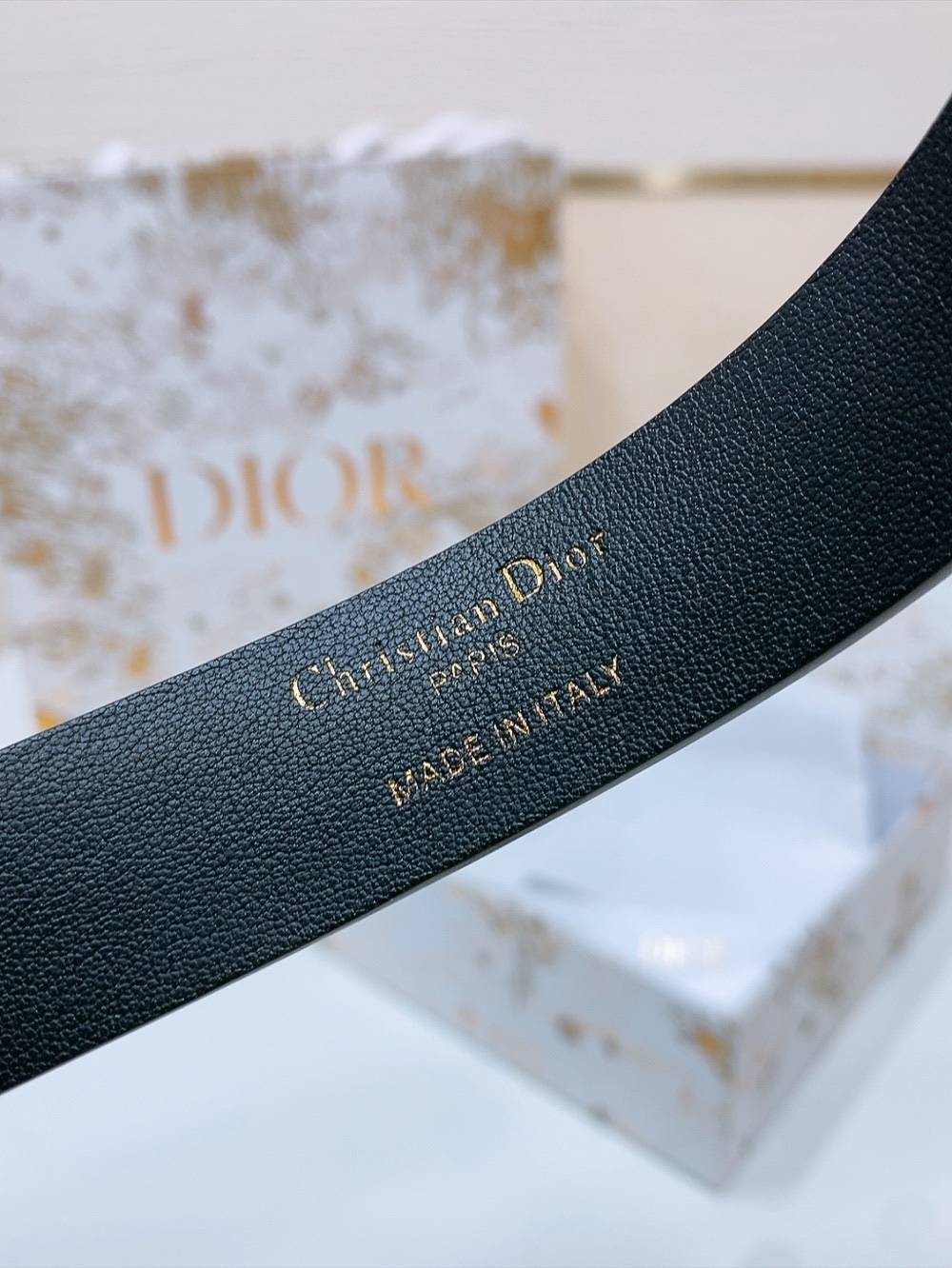 d ior Montaigne CD*腰带 饰有*Christian Dior*标志 小牛皮腰带