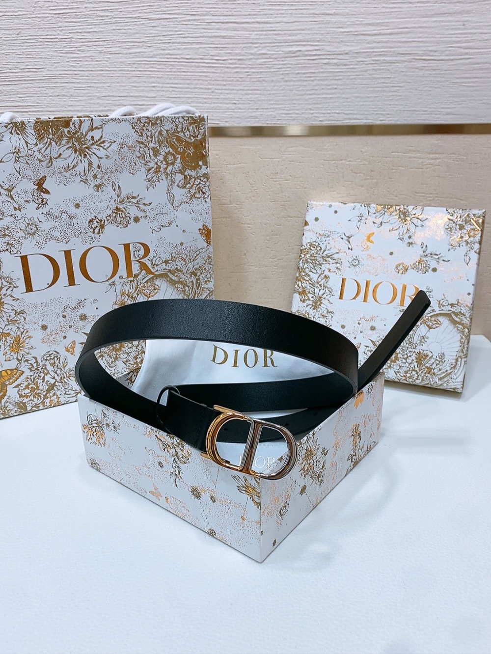 d ior Montaigne CD*腰带 饰有*Christian Dior*标志 小牛皮腰带