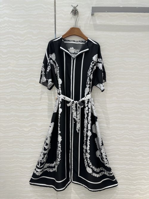 Elegant Silk Kaftan Dress with Floral Print - Versatile and Chic 1 Elegant Silk Kaftan Dress with Floral Print - Versatile and Chic