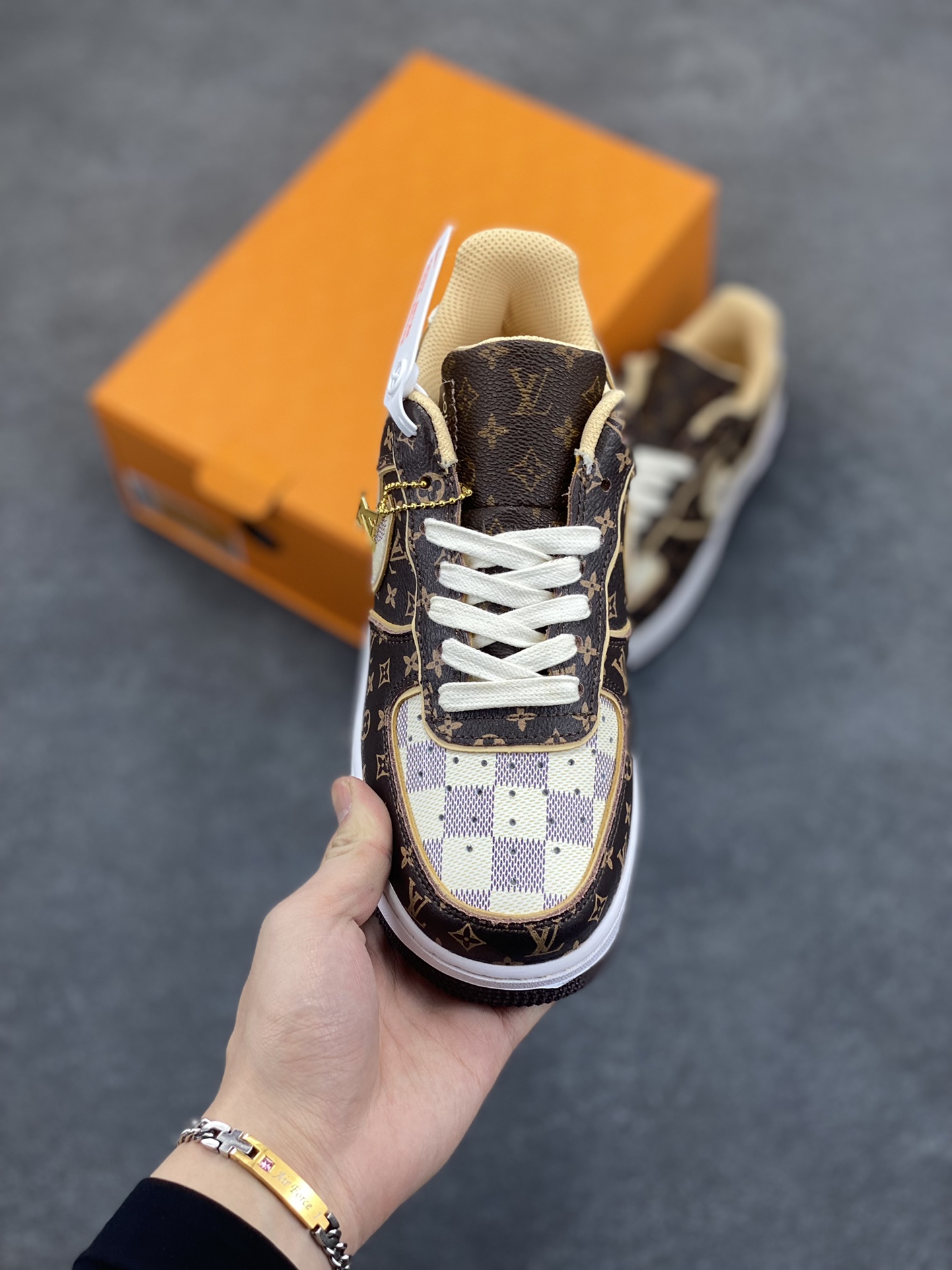 图片[2]-福利特价 NK Air Force 1 空军一号 LV联名 原楦头原纸板 打造纯正空军版型#专注外贸渠道 全掌内置蜂窝气垫 #原盒配件 原厂中底钢印、拉帮完美 货号：DJ4631-200 尺码：36 36.5 37.5 38 38.5 39 40 40.5 41 42 42.5 43 44 44.5 45-选品中心