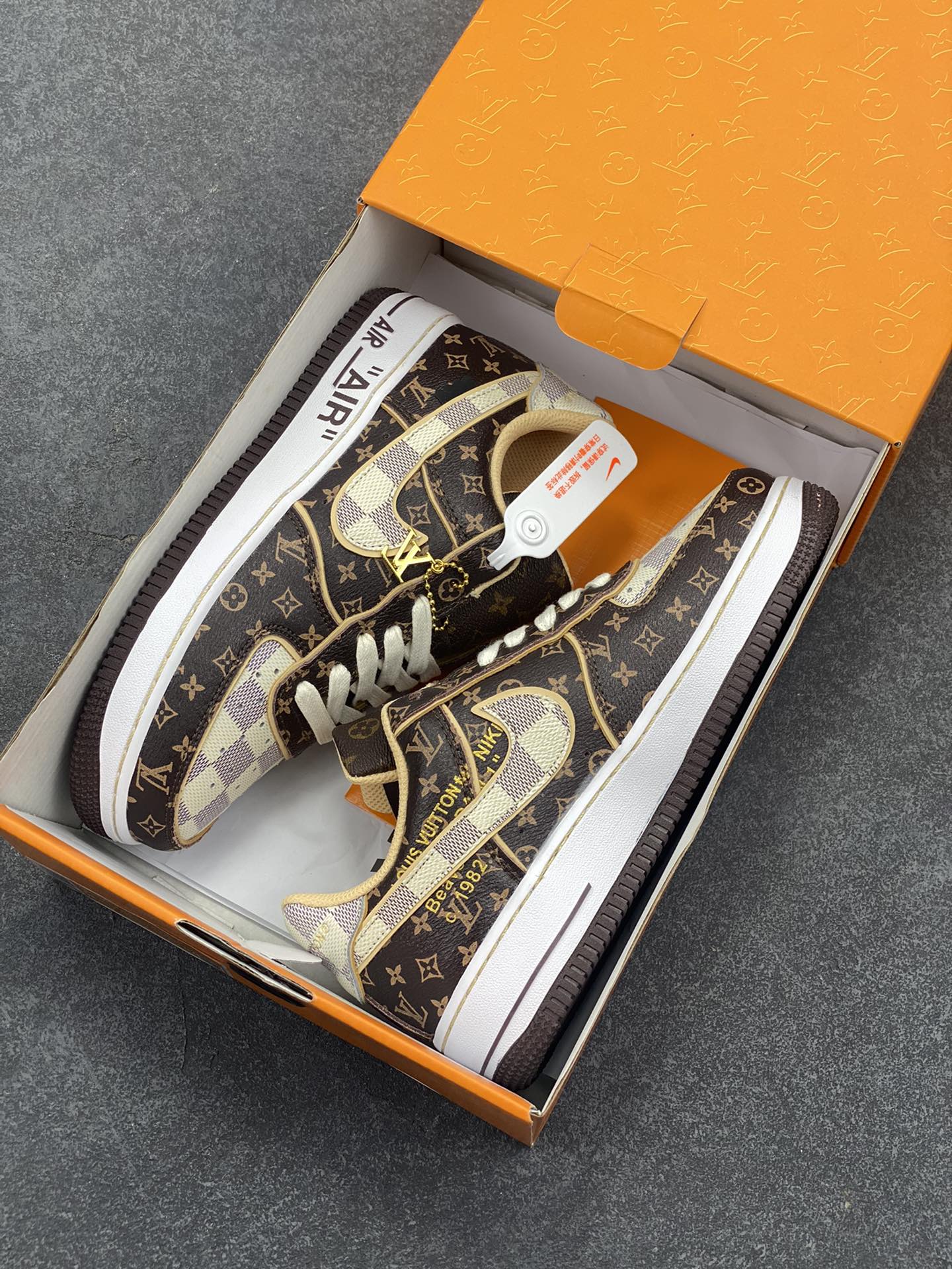 图片[9]-福利特价 NK Air Force 1 空军一号 LV联名 原楦头原纸板 打造纯正空军版型#专注外贸渠道 全掌内置蜂窝气垫 #原盒配件 原厂中底钢印、拉帮完美 货号：DJ4631-200 尺码：36 36.5 37.5 38 38.5 39 40 40.5 41 42 42.5 43 44 44.5 45-选品中心