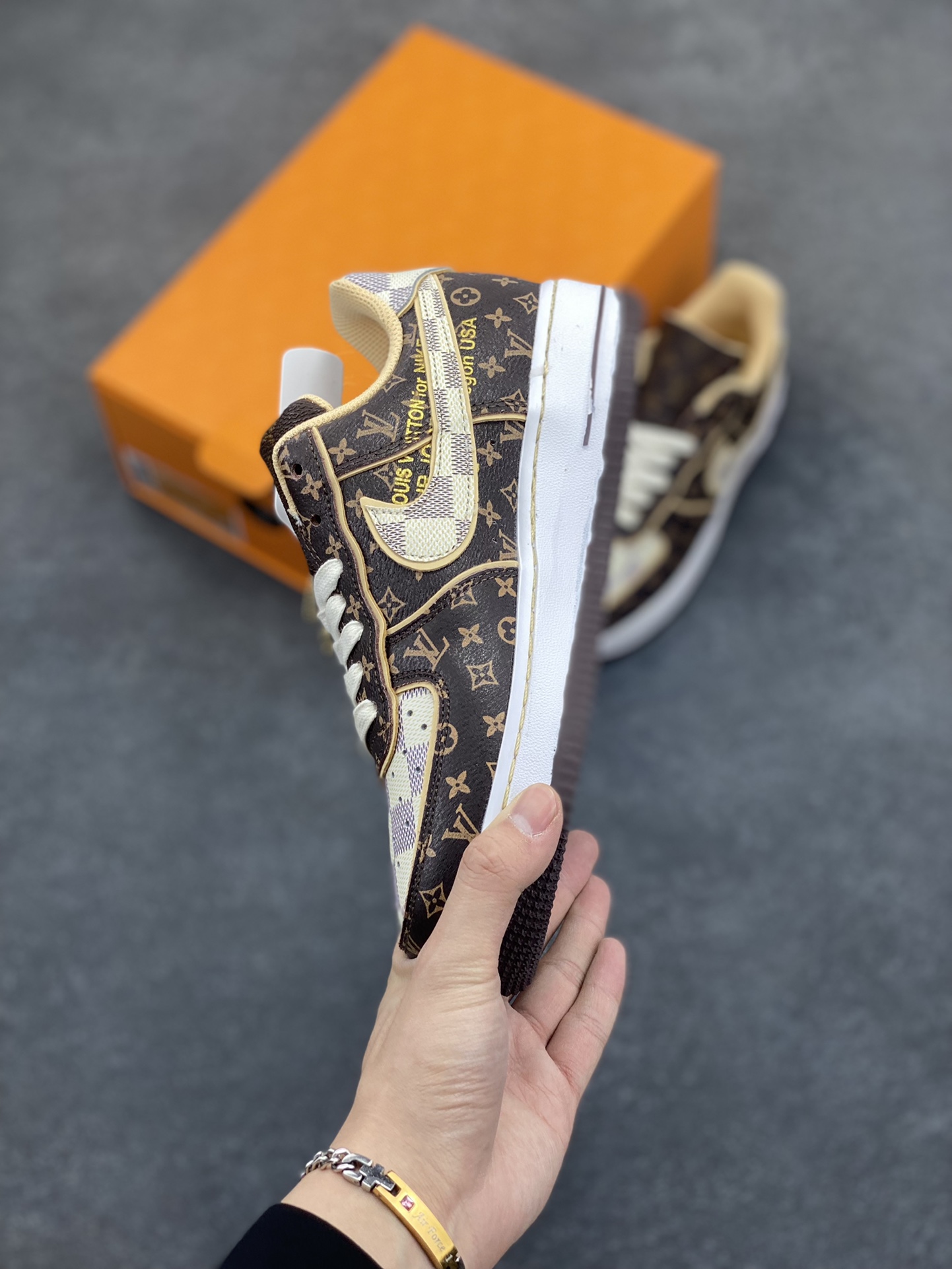 图片[3]-福利特价 NK Air Force 1 空军一号 LV联名 原楦头原纸板 打造纯正空军版型#专注外贸渠道 全掌内置蜂窝气垫 #原盒配件 原厂中底钢印、拉帮完美 货号：DJ4631-200 尺码：36 36.5 37.5 38 38.5 39 40 40.5 41 42 42.5 43 44 44.5 45-选品中心