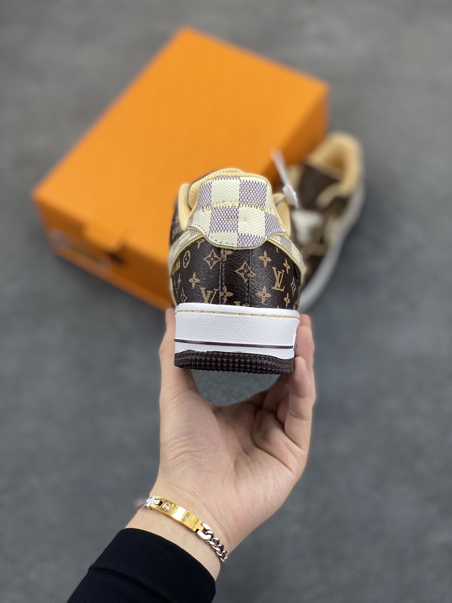 图片[4]-福利特价 NK Air Force 1 空军一号 LV联名 原楦头原纸板 打造纯正空军版型#专注外贸渠道 全掌内置蜂窝气垫 #原盒配件 原厂中底钢印、拉帮完美 货号：DJ4631-200 尺码：36 36.5 37.5 38 38.5 39 40 40.5 41 42 42.5 43 44 44.5 45-选品中心