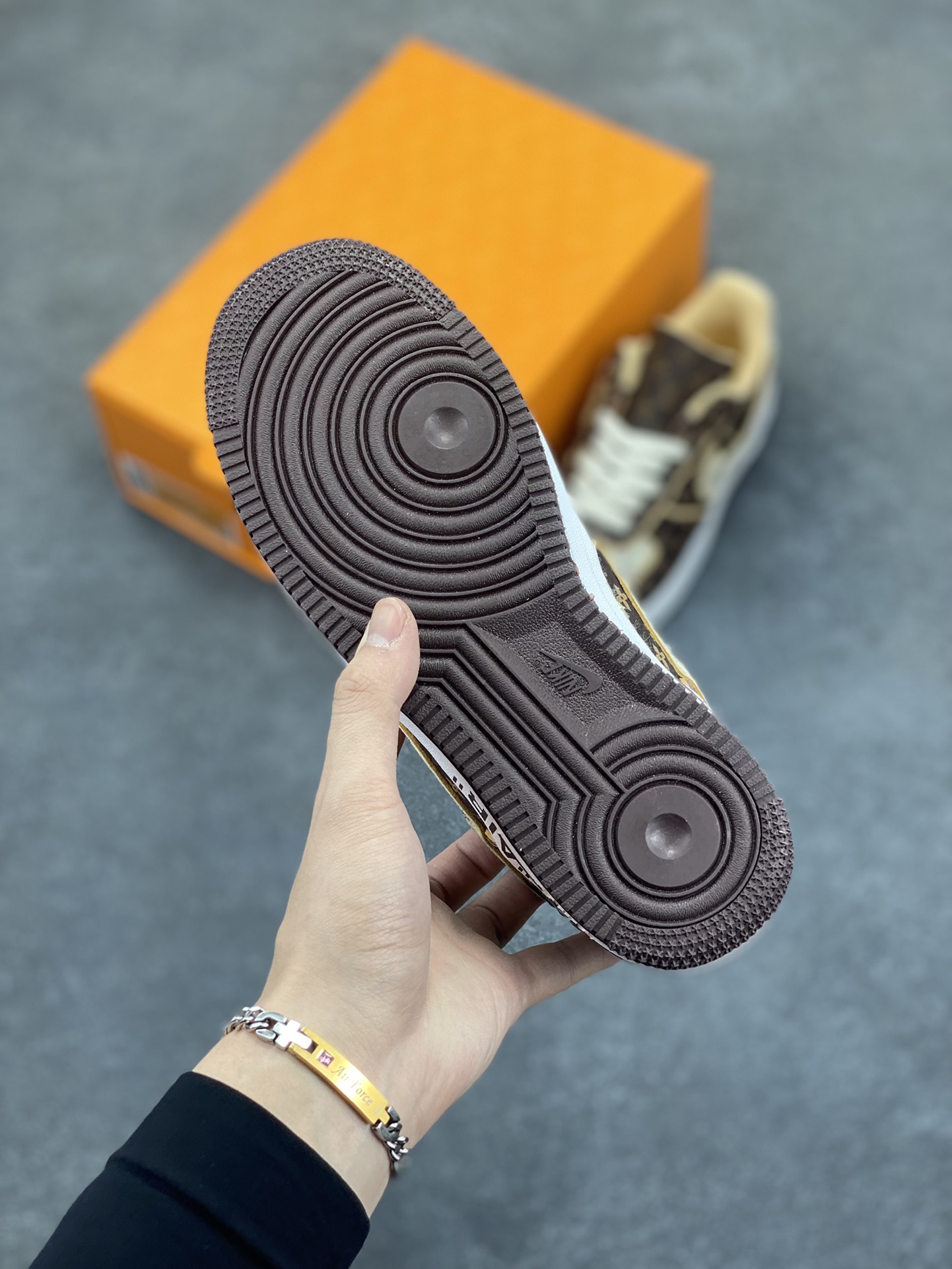 图片[5]-福利特价 NK Air Force 1 空军一号 LV联名 原楦头原纸板 打造纯正空军版型#专注外贸渠道 全掌内置蜂窝气垫 #原盒配件 原厂中底钢印、拉帮完美 货号：DJ4631-200 尺码：36 36.5 37.5 38 38.5 39 40 40.5 41 42 42.5 43 44 44.5 45-选品中心