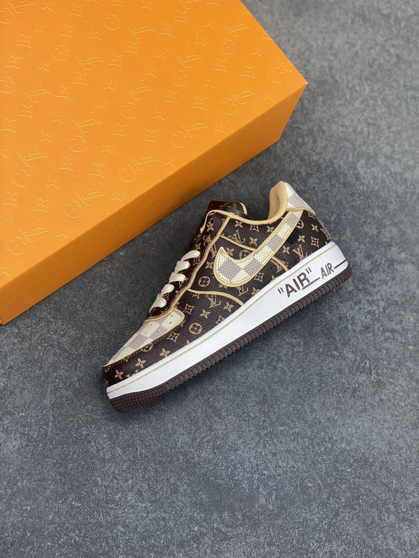 图片[7]-福利特价 NK Air Force 1 空军一号 LV联名 原楦头原纸板 打造纯正空军版型#专注外贸渠道 全掌内置蜂窝气垫 #原盒配件 原厂中底钢印、拉帮完美 货号：DJ4631-200 尺码：36 36.5 37.5 38 38.5 39 40 40.5 41 42 42.5 43 44 44.5 45-选品中心