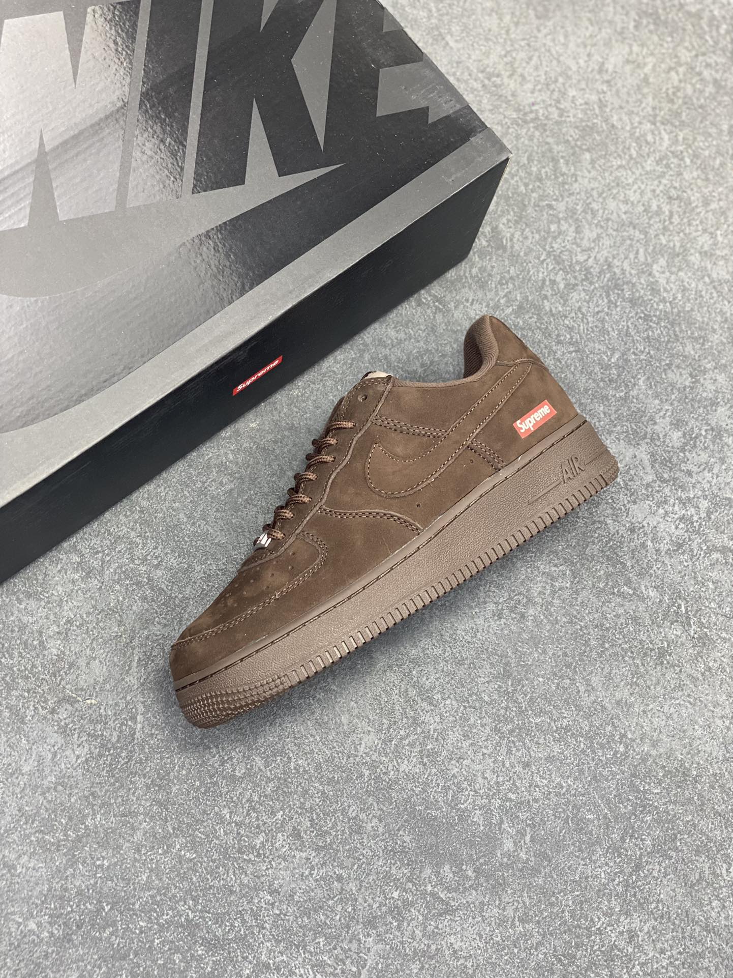 图片[7]-福利特价 Air Force 1 Nike Low SUPERME联名 原楦头原纸板 打造纯正空军版型 专注外贸渠道 全掌内置蜂窝气垫 #原盒配件 原厂中底钢印、拉帮完美 货号：CU9225-200 尺码：36 36.5 37.5 38 38.5 39 40 40.5 41 42 42.5 43 44 44.5 45-选品中心