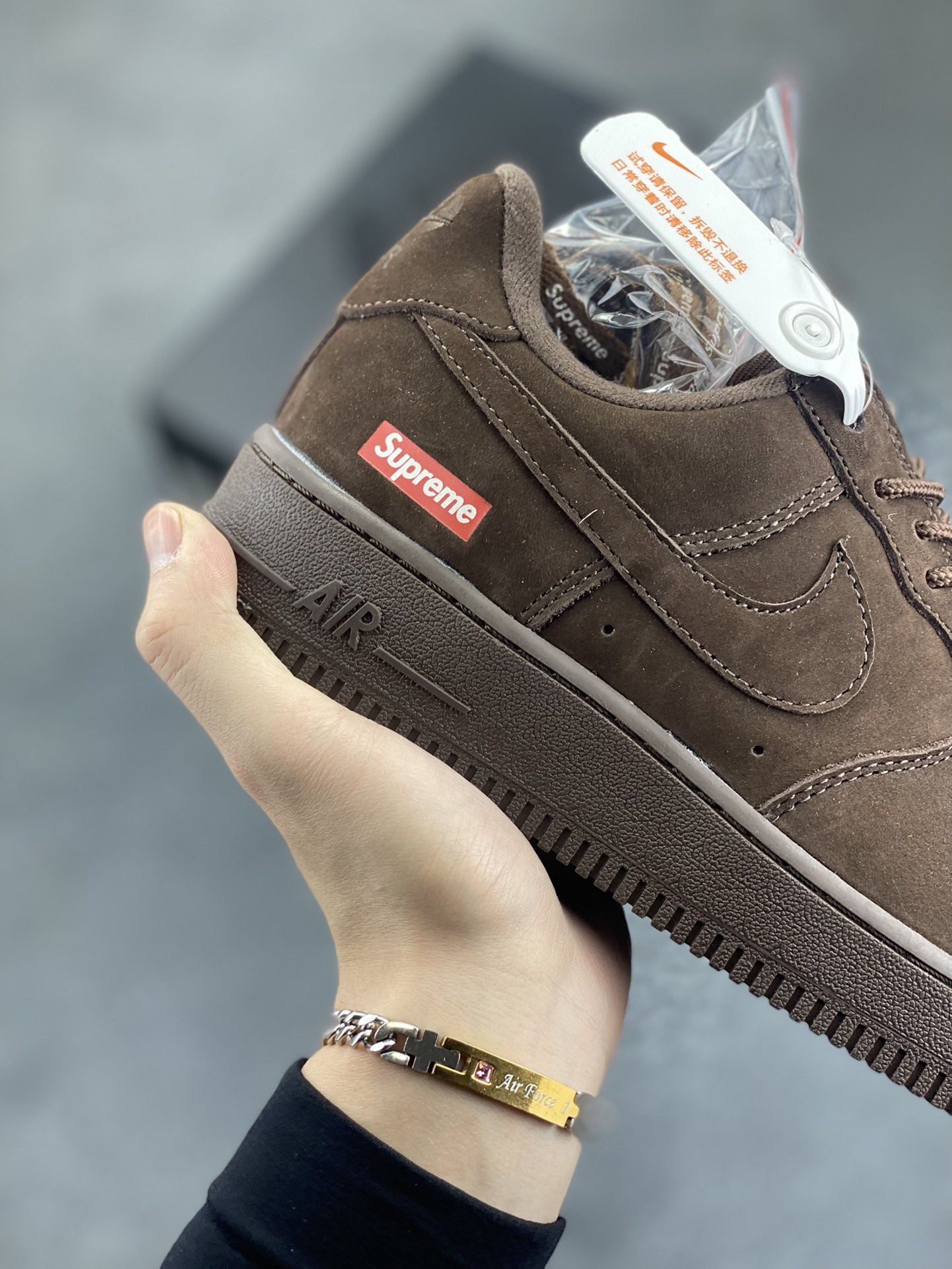 图片[6]-福利特价 Air Force 1 Nike Low SUPERME联名 原楦头原纸板 打造纯正空军版型 专注外贸渠道 全掌内置蜂窝气垫 #原盒配件 原厂中底钢印、拉帮完美 货号：CU9225-200 尺码：36 36.5 37.5 38 38.5 39 40 40.5 41 42 42.5 43 44 44.5 45-选品中心