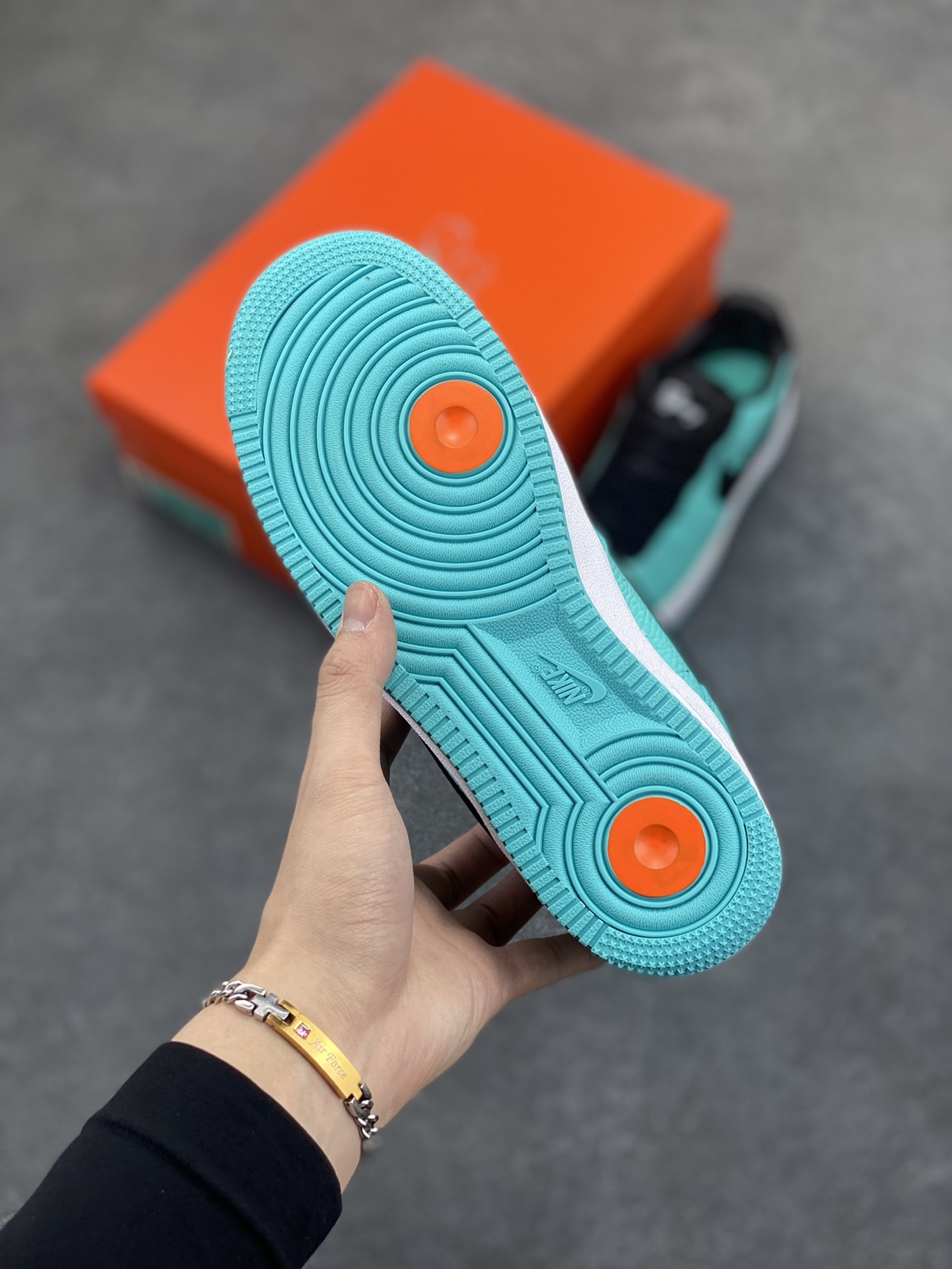 图片[5]-福利特价 詹姆斯同款 Tiffany & CO x Nk Air Force 1 Low \”1837\” 蒂芙尼联名 空军一号低帮板鞋 原楦头原纸板 打造纯正空军版型专注外贸渠道 全掌内置蜂窝气垫 原盒配件 原厂中底钢印、拉帮完美 货号：DZ1382-002 尺码：36 36.5 37.5 38 38.5 39 40 40.5 41 42 42.5 43 44 44.5 45-选品中心