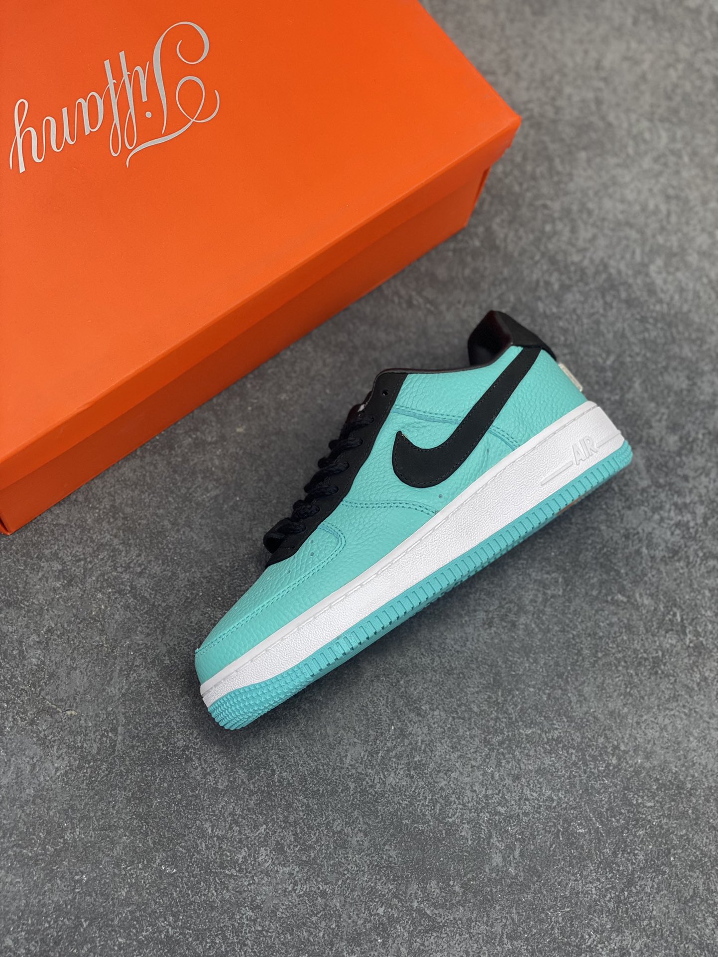 图片[7]-福利特价 詹姆斯同款 Tiffany & CO x Nk Air Force 1 Low \”1837\” 蒂芙尼联名 空军一号低帮板鞋 原楦头原纸板 打造纯正空军版型专注外贸渠道 全掌内置蜂窝气垫 原盒配件 原厂中底钢印、拉帮完美 货号：DZ1382-002 尺码：36 36.5 37.5 38 38.5 39 40 40.5 41 42 42.5 43 44 44.5 45-选品中心