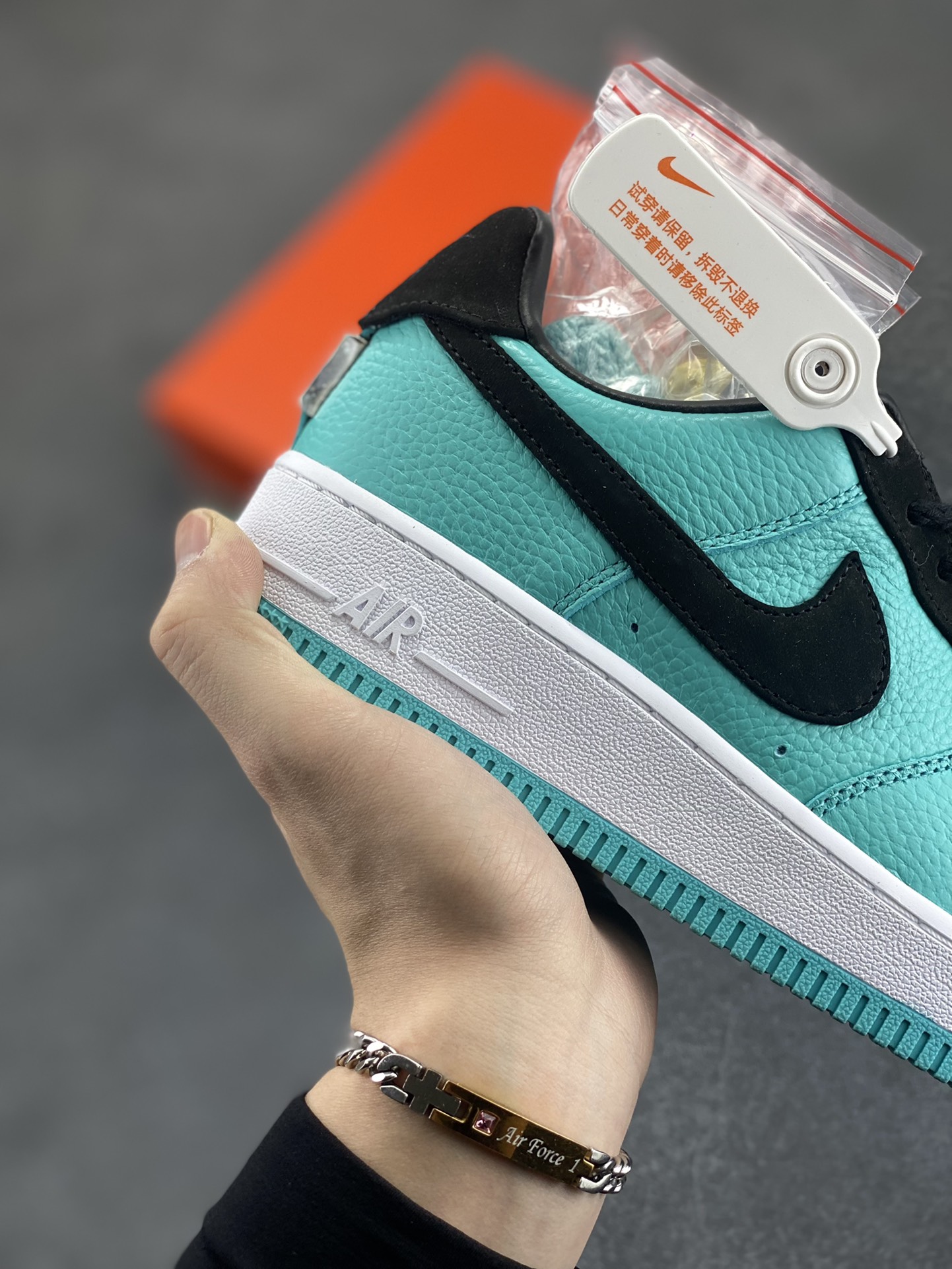 图片[6]-福利特价 詹姆斯同款 Tiffany & CO x Nk Air Force 1 Low \”1837\” 蒂芙尼联名 空军一号低帮板鞋 原楦头原纸板 打造纯正空军版型专注外贸渠道 全掌内置蜂窝气垫 原盒配件 原厂中底钢印、拉帮完美 货号：DZ1382-002 尺码：36 36.5 37.5 38 38.5 39 40 40.5 41 42 42.5 43 44 44.5 45-选品中心