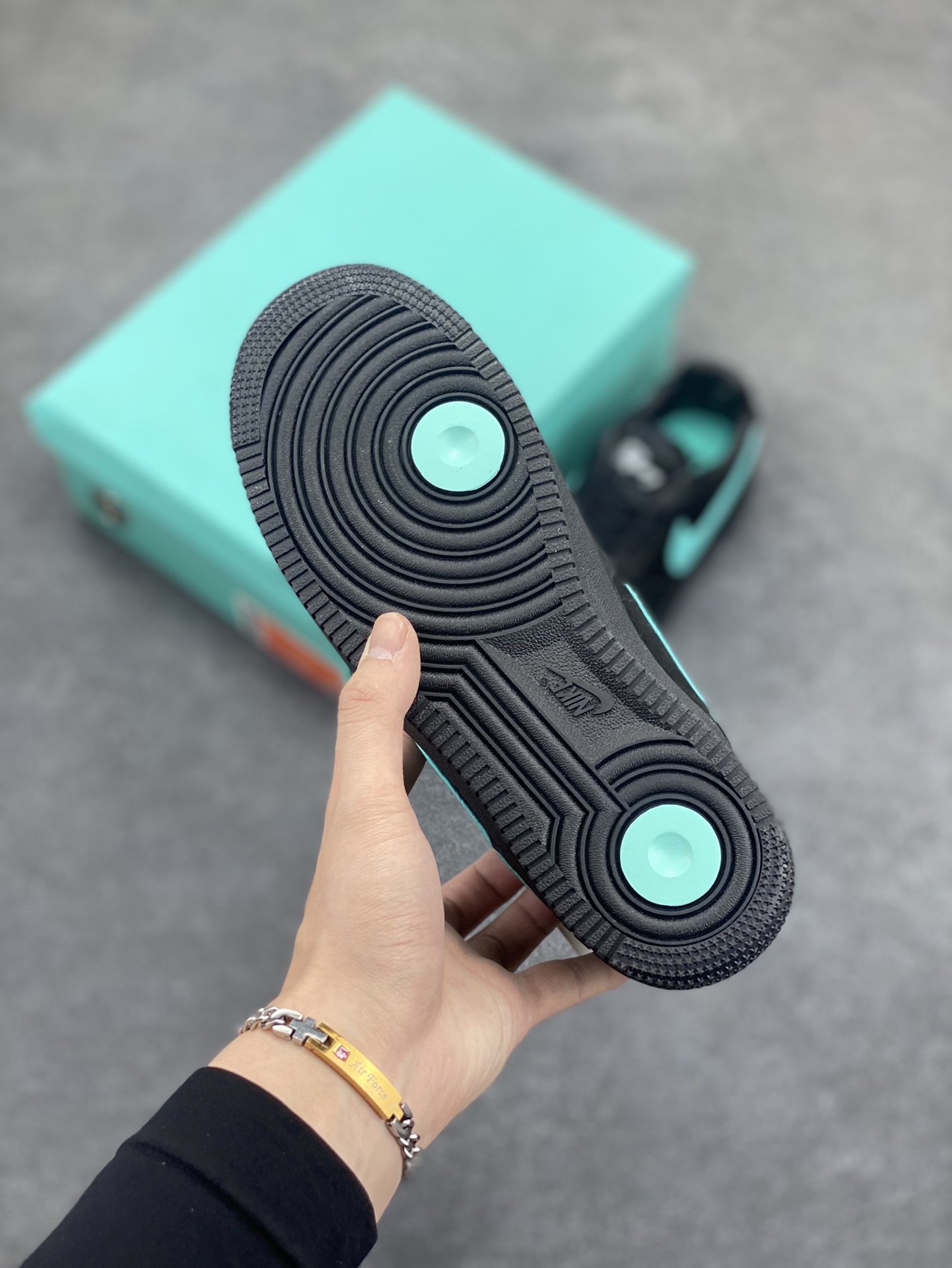 图片[5]-福利特价 Nike Air Force 1 Low 联名蒂芙尼蓝 空军一号低帮运动休闲板鞋 原楦头原纸板 打造纯正空军版型#专注外贸渠道 全掌内置蜂窝气垫 #原盒配件 原厂中底钢印、拉帮完美 货号：DZ1382-001 尺码：36 36.5 37.5 38 38.5 39 40 40.5 41 42 42.5 43 44 44.5 45-选品中心