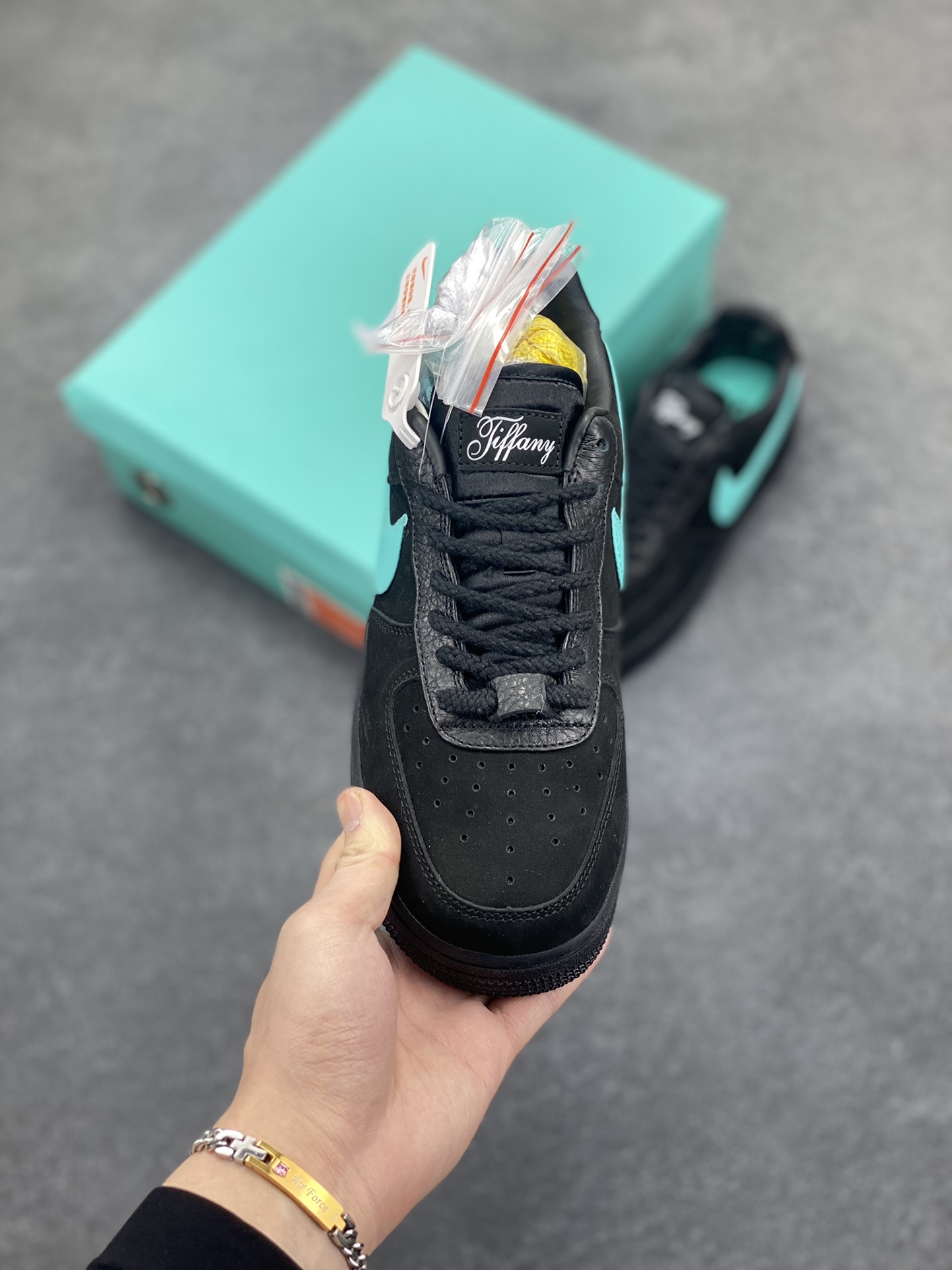 图片[2]-福利特价 Nike Air Force 1 Low 联名蒂芙尼蓝 空军一号低帮运动休闲板鞋 原楦头原纸板 打造纯正空军版型#专注外贸渠道 全掌内置蜂窝气垫 #原盒配件 原厂中底钢印、拉帮完美 货号：DZ1382-001 尺码：36 36.5 37.5 38 38.5 39 40 40.5 41 42 42.5 43 44 44.5 45-选品中心