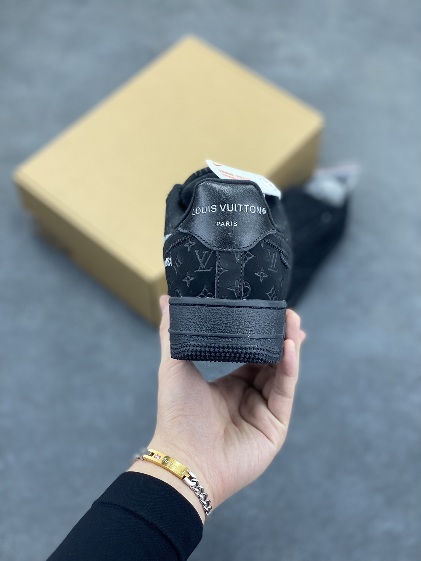 图片[4]-福利特价 NK Air Force 1 空军一号 LV联名 原楦头原纸板 打造纯正空军版型#专注外贸渠道 全掌内置蜂窝气垫 #原盒配件 原厂中底钢印、拉帮完美 货号：1A9VD7 尺码：36 36.5 37.5 38 38.5 39 40 40.5 41 42 42.5 43 44 44.5 45-选品中心