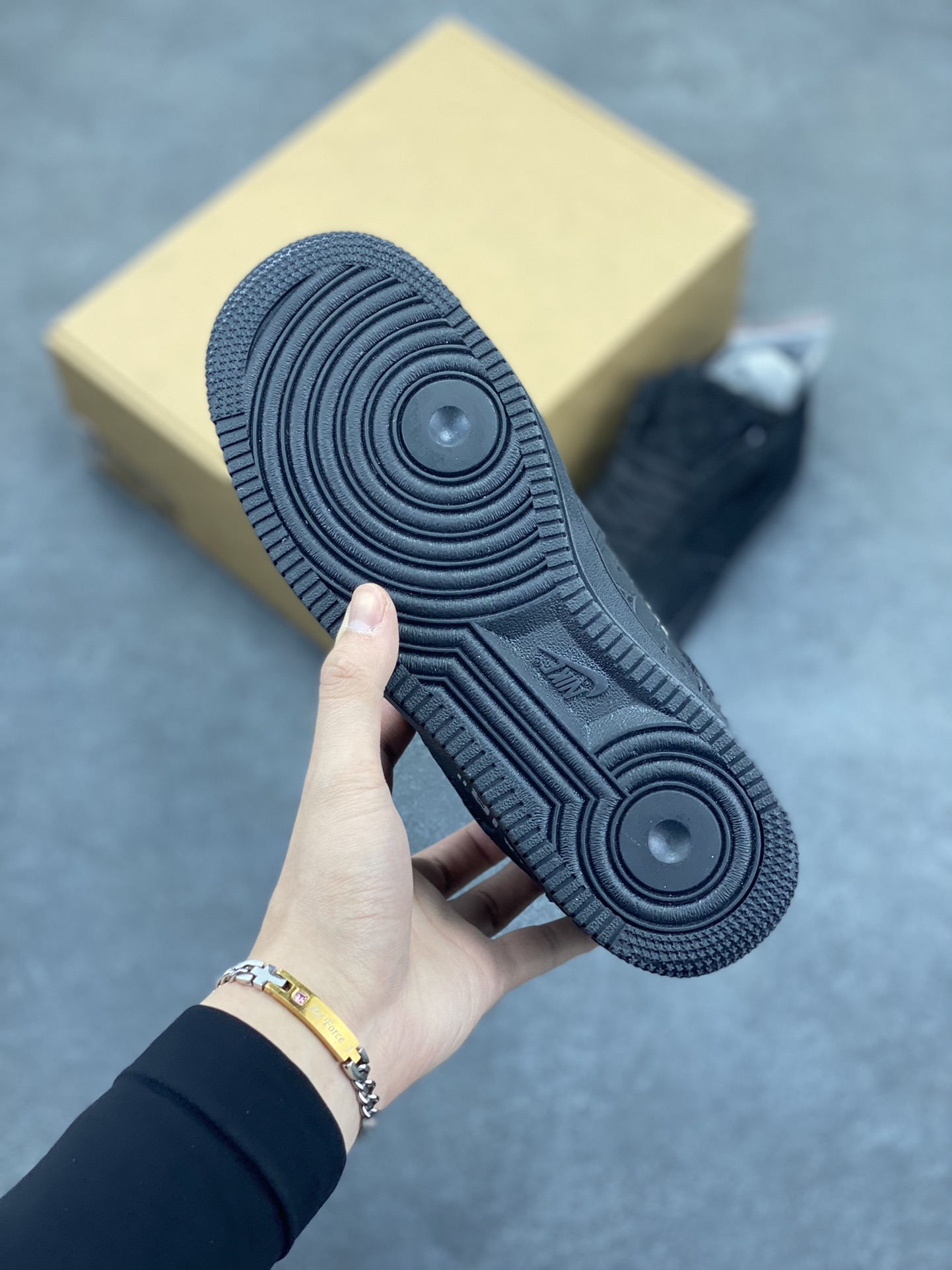 图片[5]-福利特价 NK Air Force 1 空军一号 LV联名 原楦头原纸板 打造纯正空军版型#专注外贸渠道 全掌内置蜂窝气垫 #原盒配件 原厂中底钢印、拉帮完美 货号：1A9VD7 尺码：36 36.5 37.5 38 38.5 39 40 40.5 41 42 42.5 43 44 44.5 45-选品中心