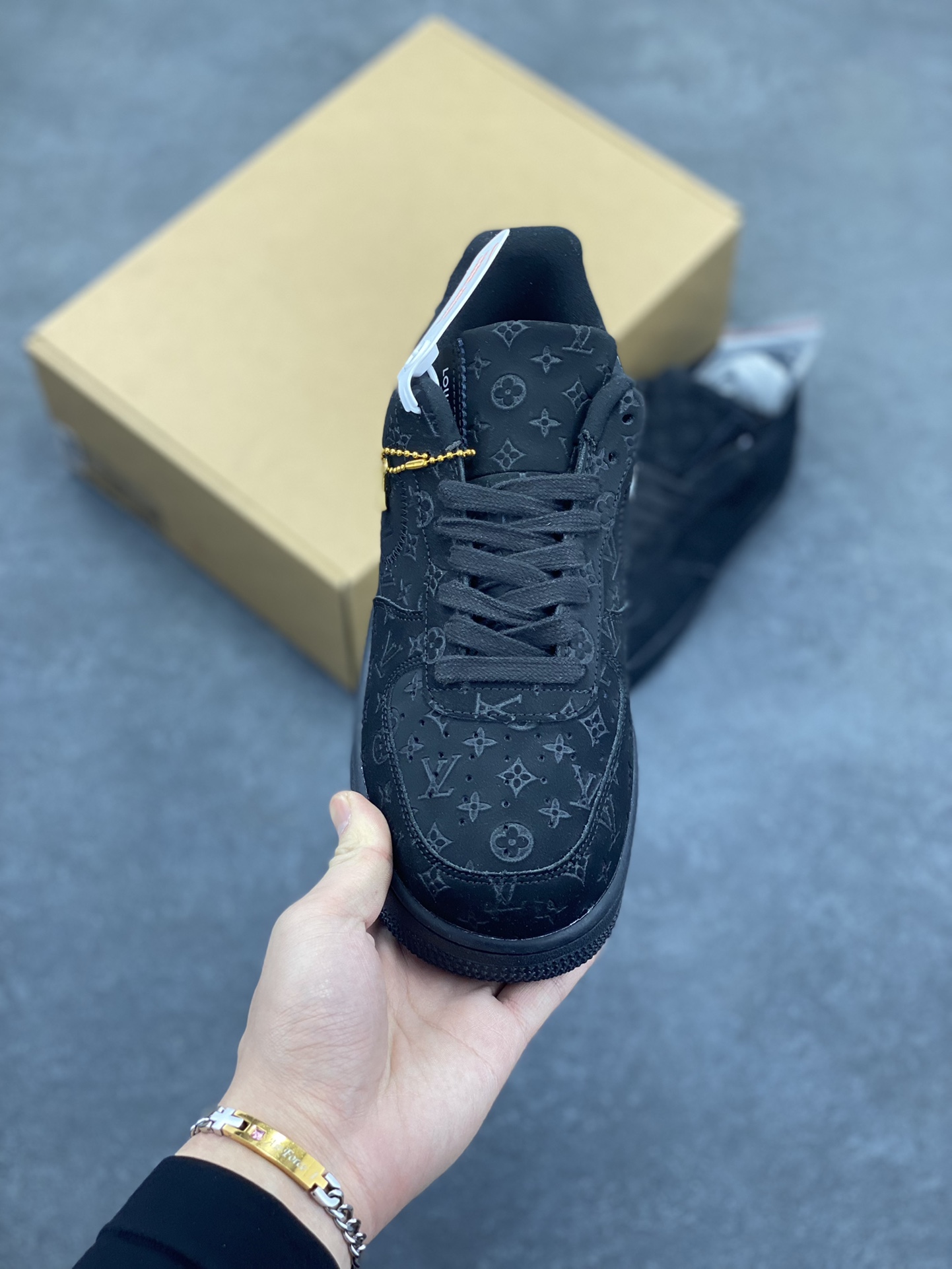 图片[2]-福利特价 NK Air Force 1 空军一号 LV联名 原楦头原纸板 打造纯正空军版型#专注外贸渠道 全掌内置蜂窝气垫 #原盒配件 原厂中底钢印、拉帮完美 货号：1A9VD7 尺码：36 36.5 37.5 38 38.5 39 40 40.5 41 42 42.5 43 44 44.5 45-选品中心