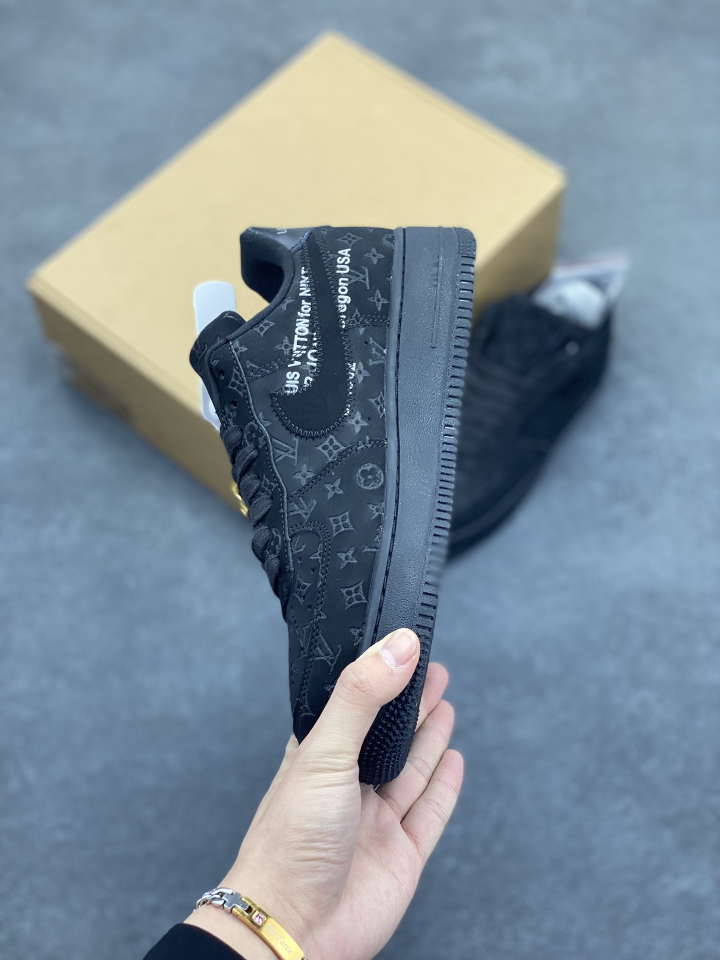 图片[3]-福利特价 NK Air Force 1 空军一号 LV联名 原楦头原纸板 打造纯正空军版型#专注外贸渠道 全掌内置蜂窝气垫 #原盒配件 原厂中底钢印、拉帮完美 货号：1A9VD7 尺码：36 36.5 37.5 38 38.5 39 40 40.5 41 42 42.5 43 44 44.5 45-选品中心