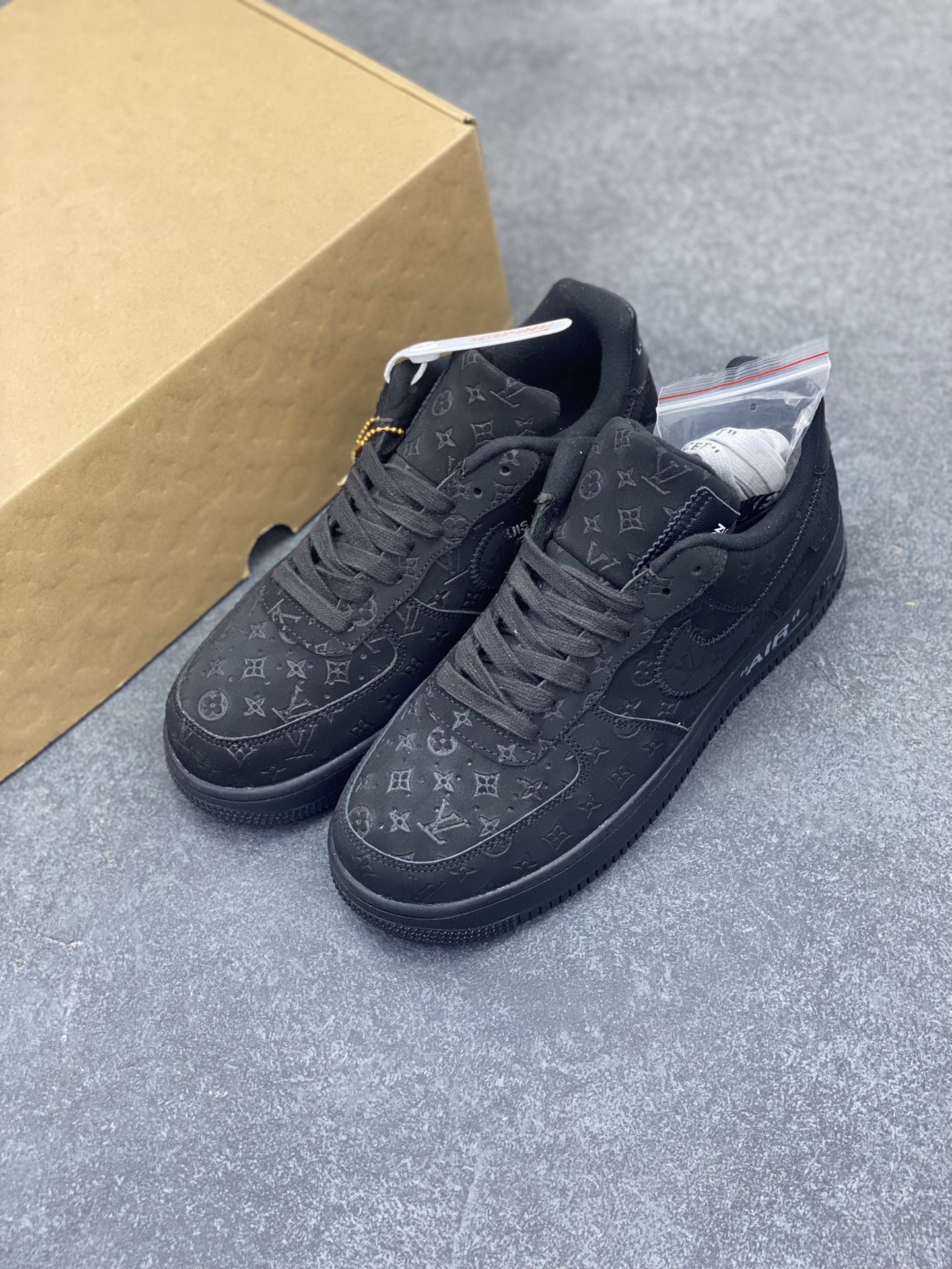 图片[8]-福利特价 NK Air Force 1 空军一号 LV联名 原楦头原纸板 打造纯正空军版型#专注外贸渠道 全掌内置蜂窝气垫 #原盒配件 原厂中底钢印、拉帮完美 货号：1A9VD7 尺码：36 36.5 37.5 38 38.5 39 40 40.5 41 42 42.5 43 44 44.5 45-选品中心