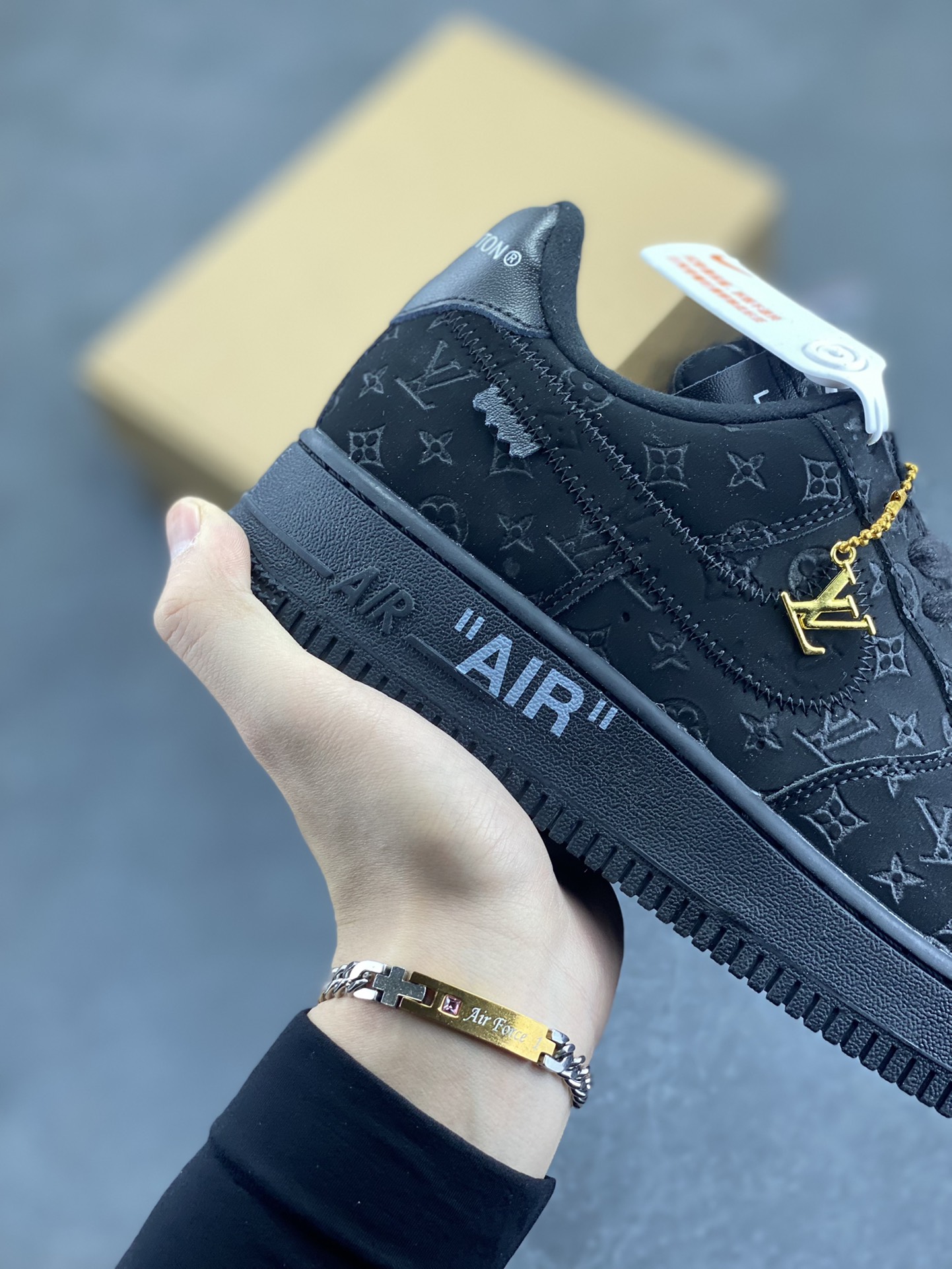 图片[6]-福利特价 NK Air Force 1 空军一号 LV联名 原楦头原纸板 打造纯正空军版型#专注外贸渠道 全掌内置蜂窝气垫 #原盒配件 原厂中底钢印、拉帮完美 货号：1A9VD7 尺码：36 36.5 37.5 38 38.5 39 40 40.5 41 42 42.5 43 44 44.5 45-选品中心