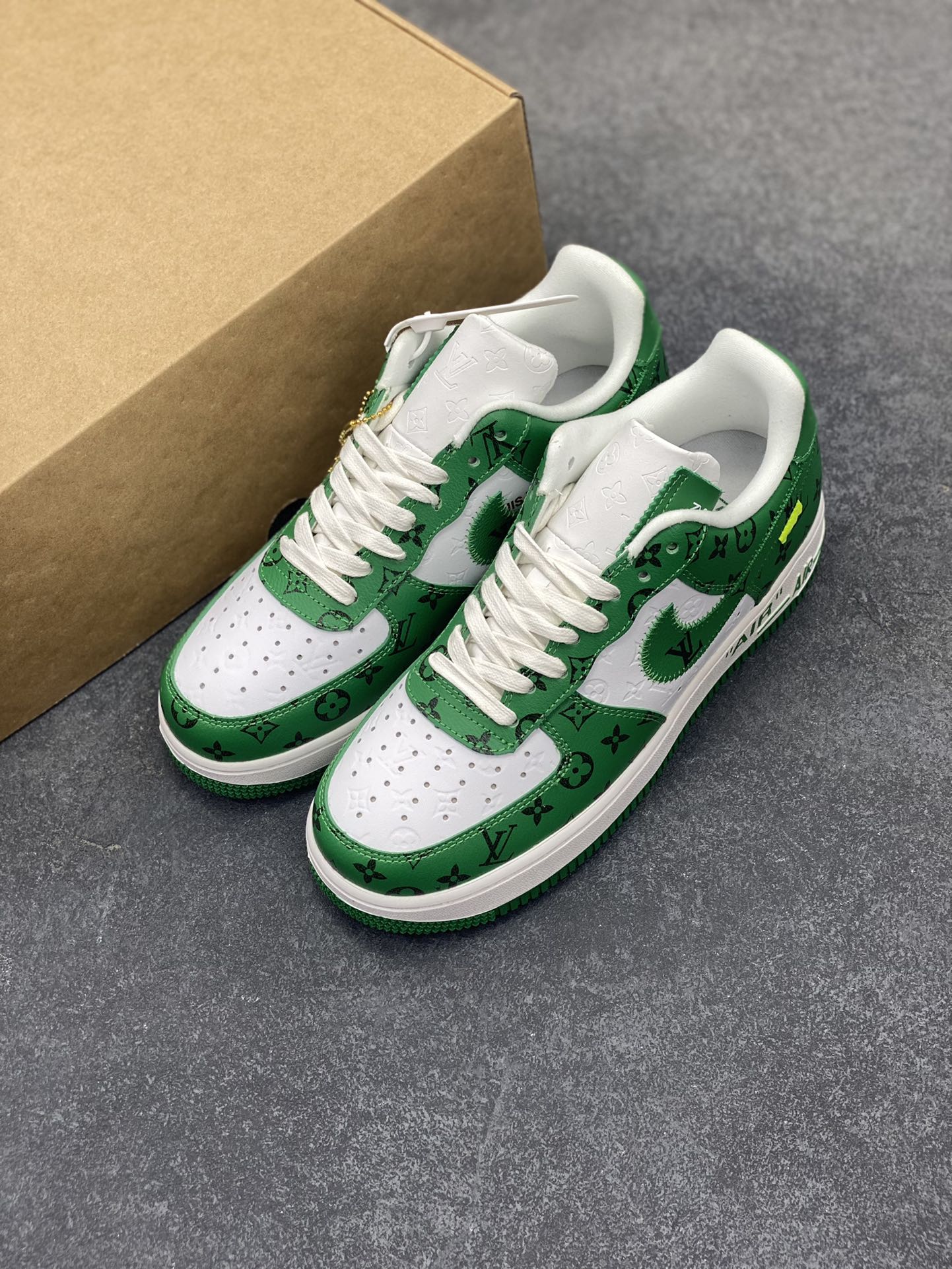 图片[8]-福利特价 NK Air Force 1 空军一号 LV联名 原楦头原纸板 打造纯正空军版型#专注外贸渠道 全掌内置蜂窝气垫 #原盒配件 原厂中底钢印、拉帮完美 货号：1A9V9V 尺码：36 36.5 37.5 38 38.5 39 40 40.5 41 42 42.5 43 44 44.5 45-选品中心