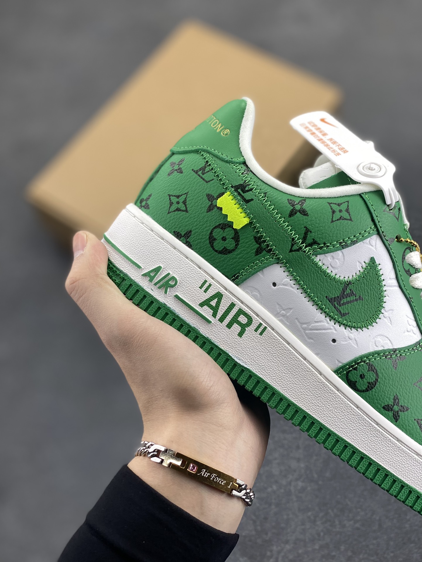 图片[6]-福利特价 NK Air Force 1 空军一号 LV联名 原楦头原纸板 打造纯正空军版型#专注外贸渠道 全掌内置蜂窝气垫 #原盒配件 原厂中底钢印、拉帮完美 货号：1A9V9V 尺码：36 36.5 37.5 38 38.5 39 40 40.5 41 42 42.5 43 44 44.5 45-选品中心