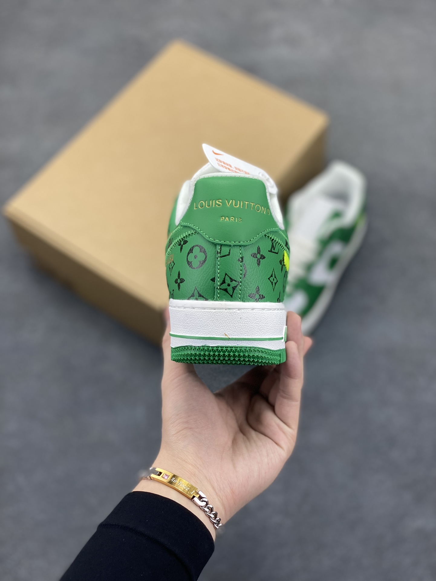 图片[4]-福利特价 NK Air Force 1 空军一号 LV联名 原楦头原纸板 打造纯正空军版型#专注外贸渠道 全掌内置蜂窝气垫 #原盒配件 原厂中底钢印、拉帮完美 货号：1A9V9V 尺码：36 36.5 37.5 38 38.5 39 40 40.5 41 42 42.5 43 44 44.5 45-选品中心