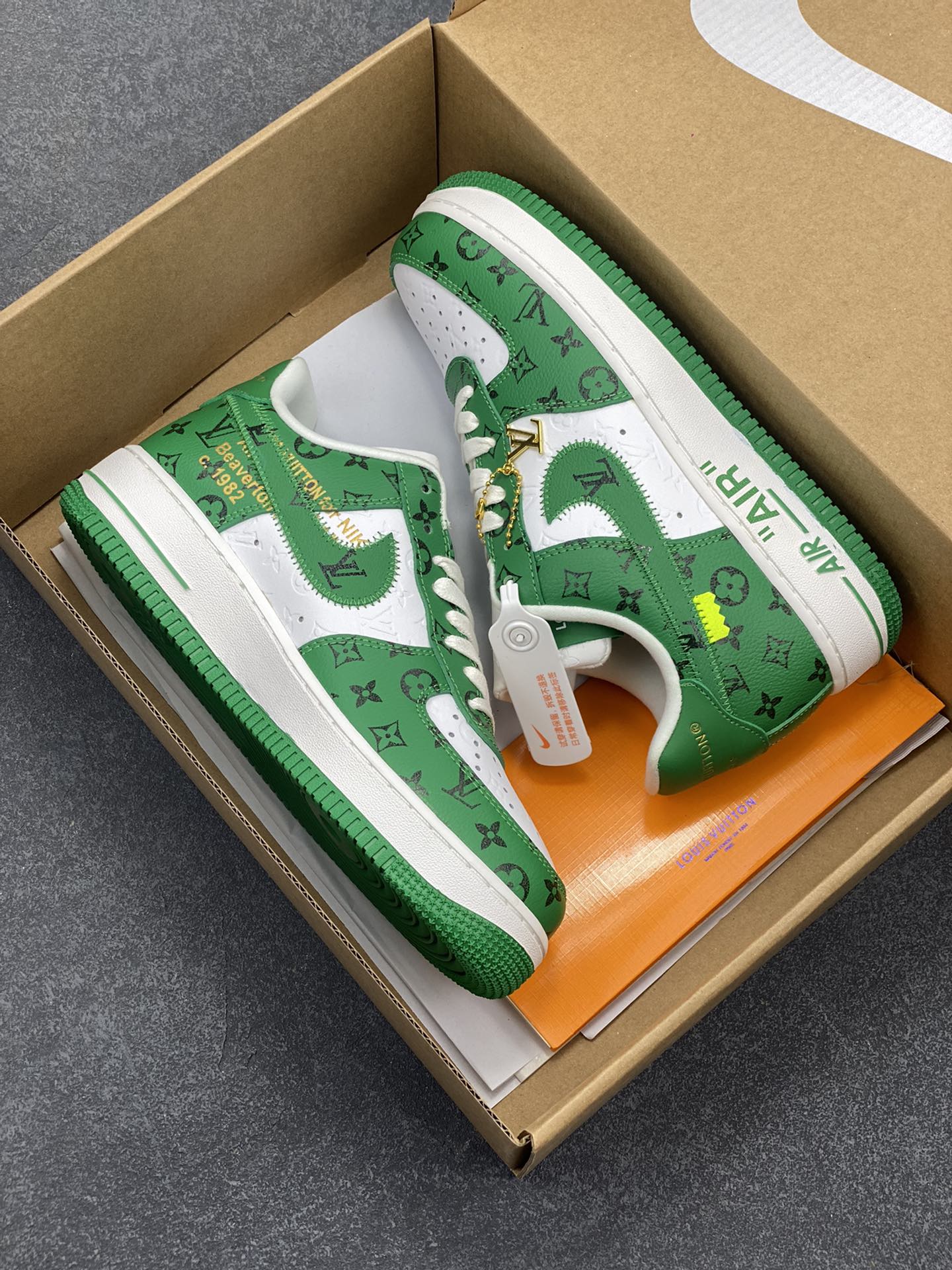 图片[9]-福利特价 NK Air Force 1 空军一号 LV联名 原楦头原纸板 打造纯正空军版型#专注外贸渠道 全掌内置蜂窝气垫 #原盒配件 原厂中底钢印、拉帮完美 货号：1A9V9V 尺码：36 36.5 37.5 38 38.5 39 40 40.5 41 42 42.5 43 44 44.5 45-选品中心