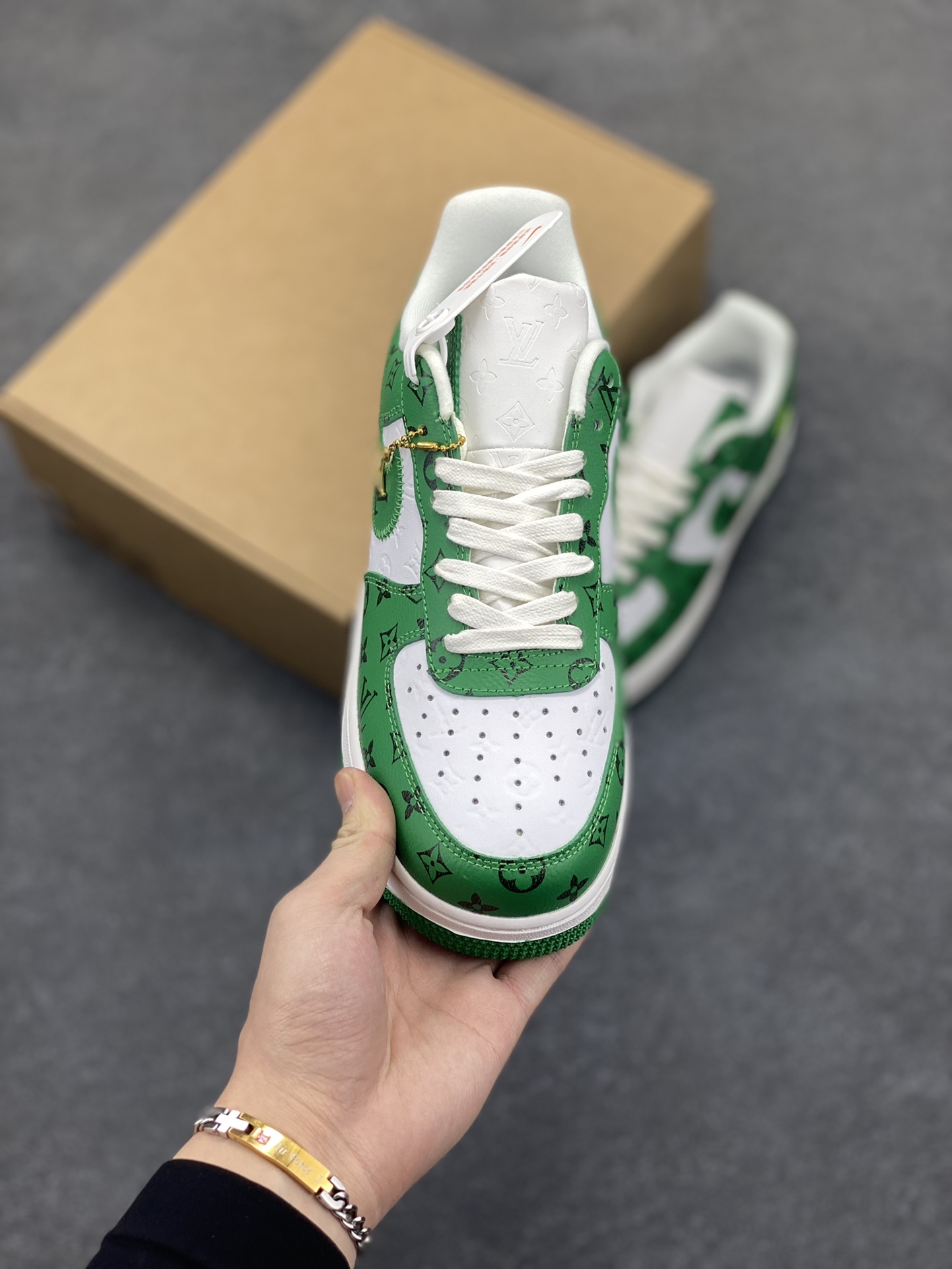 图片[2]-福利特价 NK Air Force 1 空军一号 LV联名 原楦头原纸板 打造纯正空军版型#专注外贸渠道 全掌内置蜂窝气垫 #原盒配件 原厂中底钢印、拉帮完美 货号：1A9V9V 尺码：36 36.5 37.5 38 38.5 39 40 40.5 41 42 42.5 43 44 44.5 45-选品中心