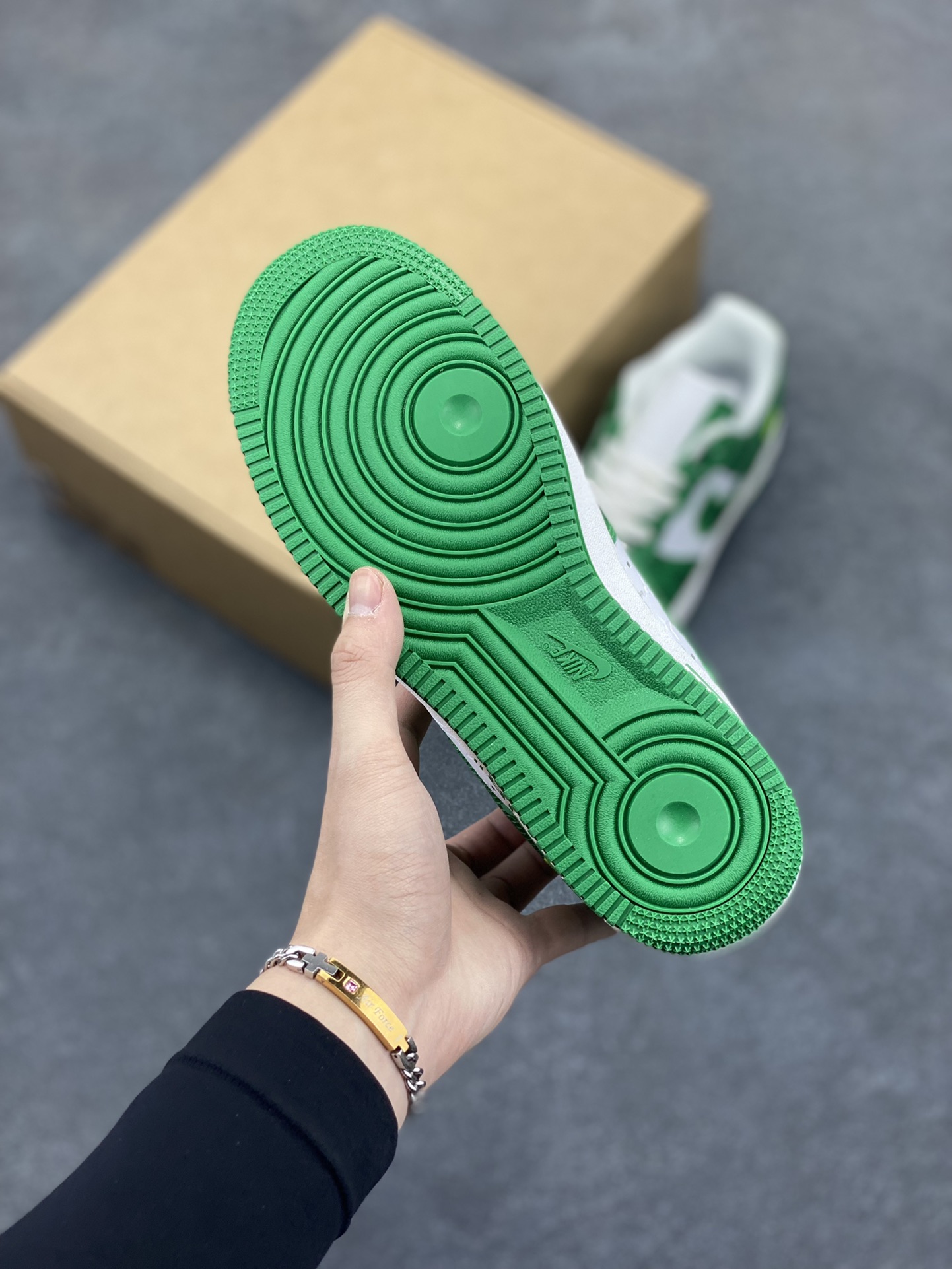 图片[5]-福利特价 NK Air Force 1 空军一号 LV联名 原楦头原纸板 打造纯正空军版型#专注外贸渠道 全掌内置蜂窝气垫 #原盒配件 原厂中底钢印、拉帮完美 货号：1A9V9V 尺码：36 36.5 37.5 38 38.5 39 40 40.5 41 42 42.5 43 44 44.5 45-选品中心