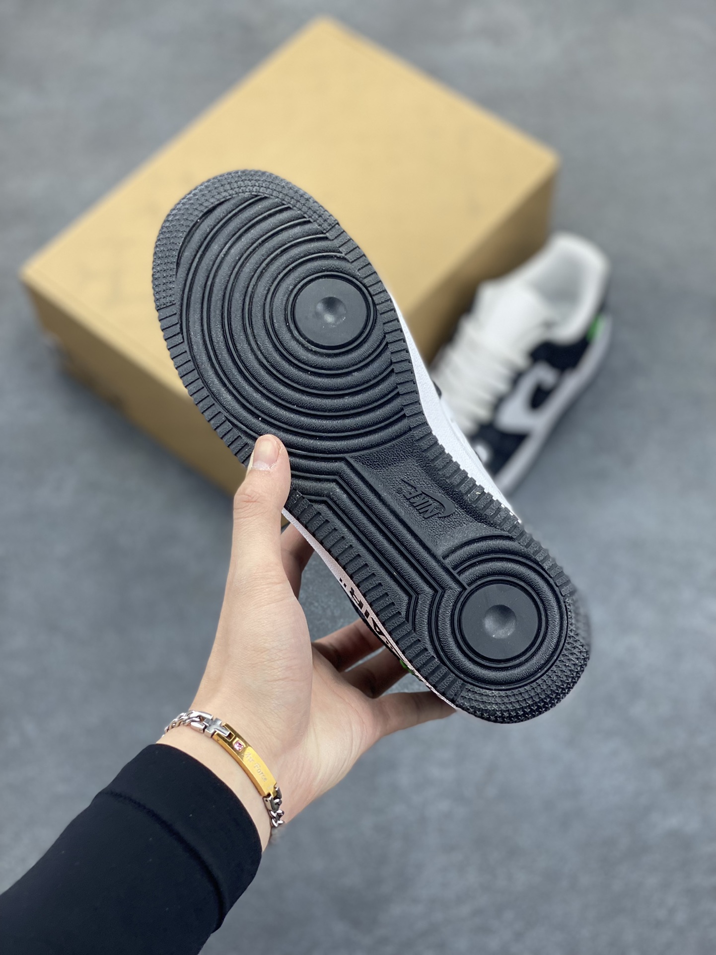 图片[5]-福利特价 NK Air Force 1 空军一号 LV联名 原楦头原纸板 打造纯正空军版型#专注外贸渠道 全掌内置蜂窝气垫 #原盒配件 原厂中底钢印、拉帮完美 货号：1A9VD02 尺码：36 36.5 37.5 38 38.5 39 40 40.5 41 42 42.5 43 44 44.5 45-选品中心