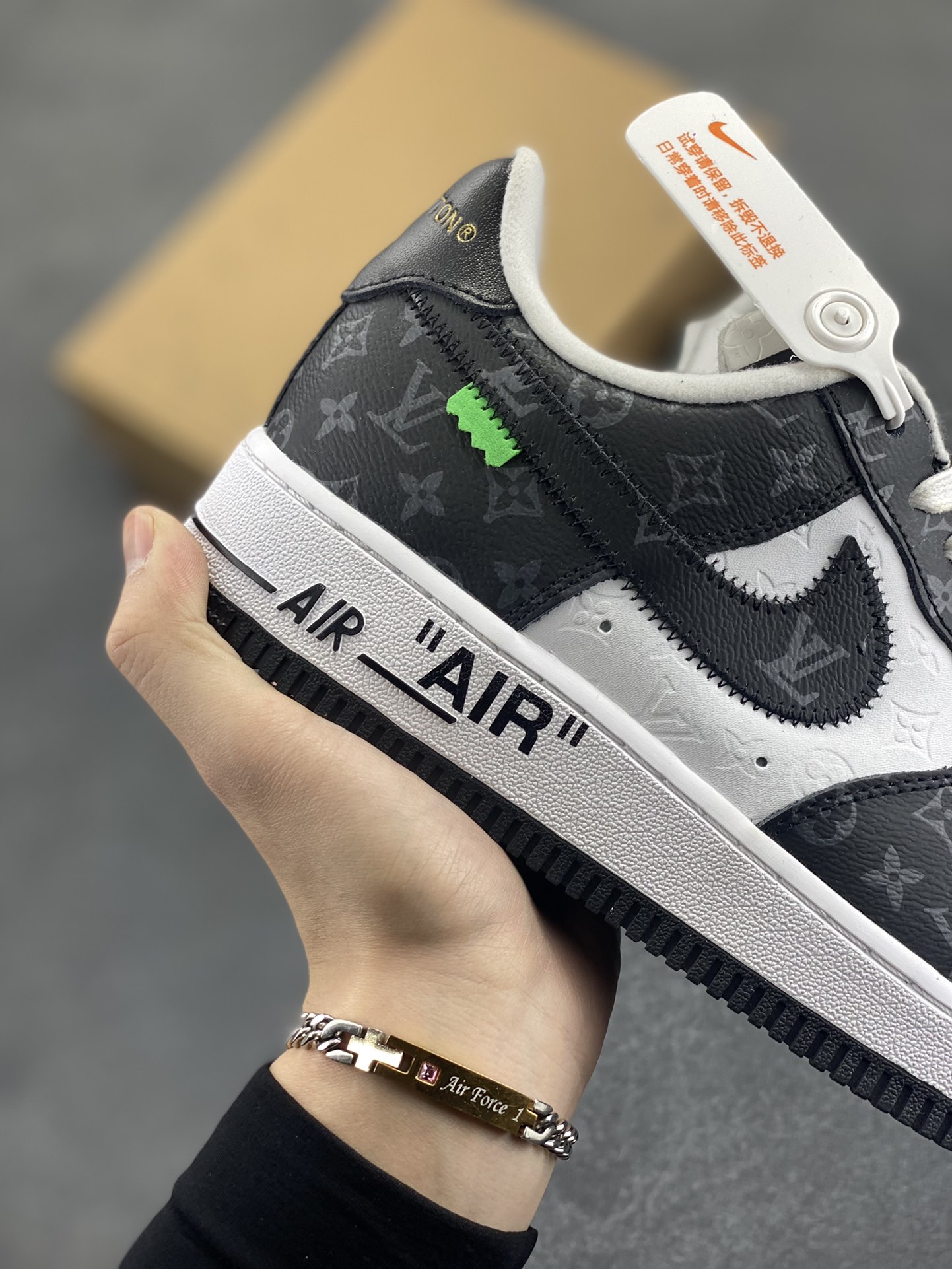 图片[6]-福利特价 NK Air Force 1 空军一号 LV联名 原楦头原纸板 打造纯正空军版型#专注外贸渠道 全掌内置蜂窝气垫 #原盒配件 原厂中底钢印、拉帮完美 货号：1A9VD02 尺码：36 36.5 37.5 38 38.5 39 40 40.5 41 42 42.5 43 44 44.5 45-选品中心