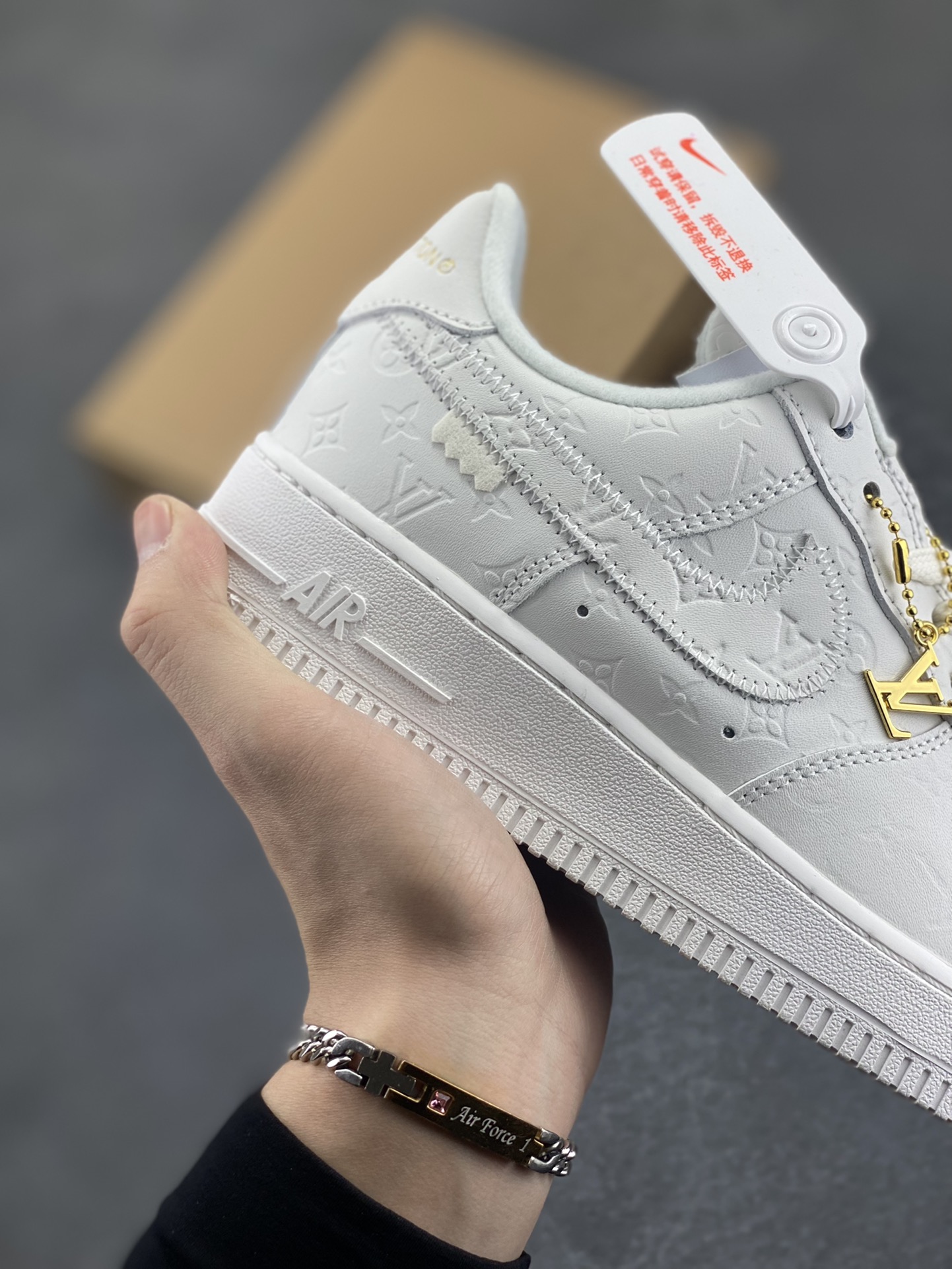 图片[6]-福利特价 NK Air Force 1 空军一号 LV联名 原楦头原纸板 打造纯正空军版型#专注外贸渠道 全掌内置蜂窝气垫 #原盒配件 原厂中底钢印、拉帮完美 货号：1A9V87 尺码：36 36.5 37.5 38 38.5 39 40 40.5 41 42 42.5 43 44 44.5 45-选品中心