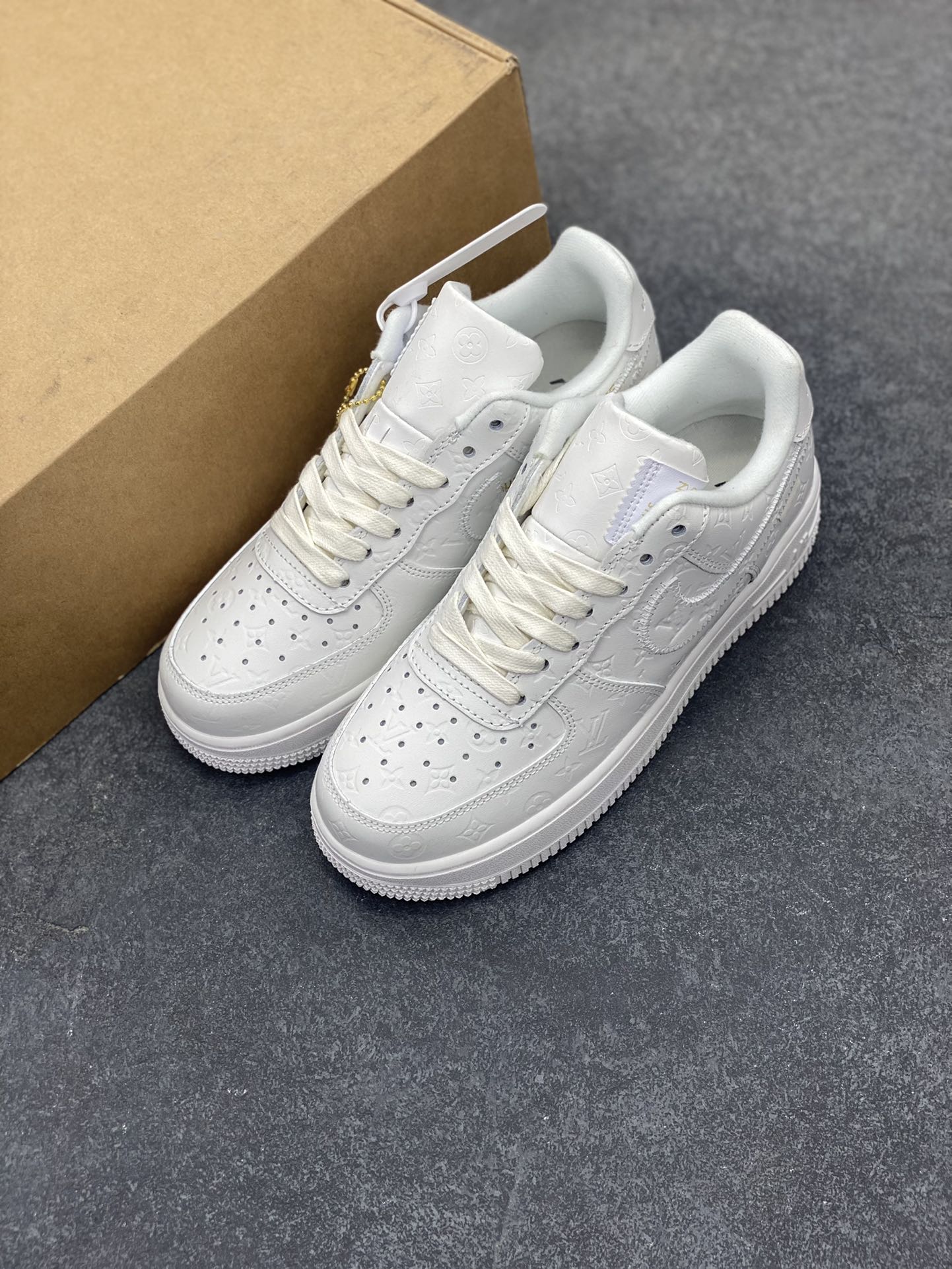 图片[8]-福利特价 NK Air Force 1 空军一号 LV联名 原楦头原纸板 打造纯正空军版型#专注外贸渠道 全掌内置蜂窝气垫 #原盒配件 原厂中底钢印、拉帮完美 货号：1A9V87 尺码：36 36.5 37.5 38 38.5 39 40 40.5 41 42 42.5 43 44 44.5 45-选品中心