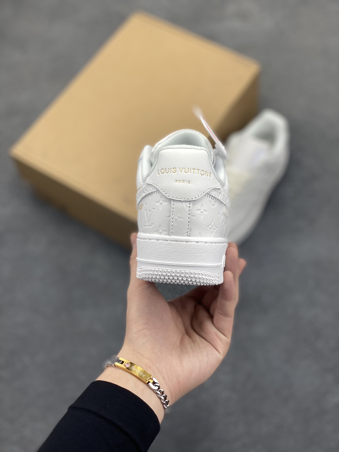 图片[4]-福利特价 NK Air Force 1 空军一号 LV联名 原楦头原纸板 打造纯正空军版型#专注外贸渠道 全掌内置蜂窝气垫 #原盒配件 原厂中底钢印、拉帮完美 货号：1A9V87 尺码：36 36.5 37.5 38 38.5 39 40 40.5 41 42 42.5 43 44 44.5 45-选品中心