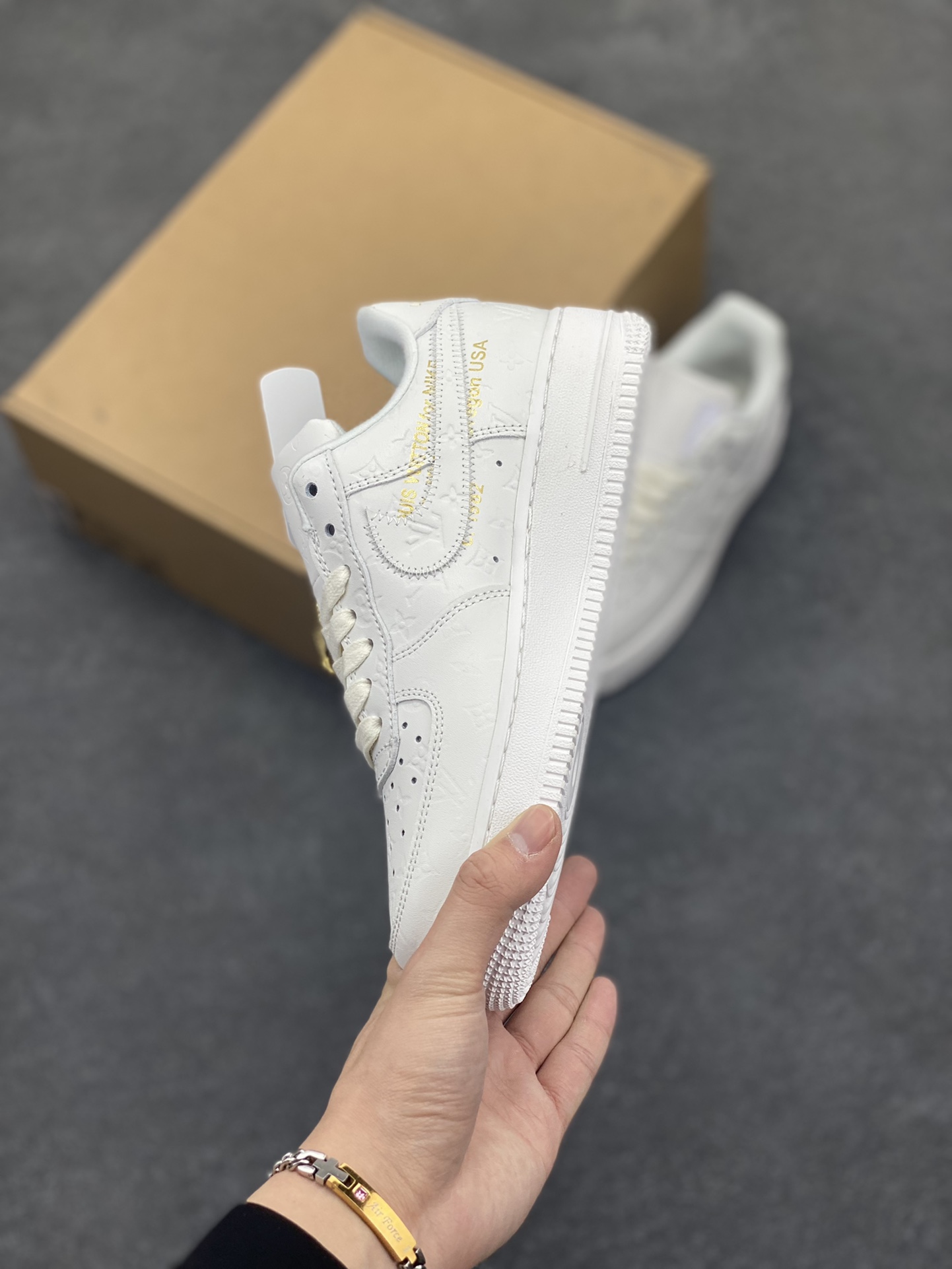 图片[3]-福利特价 NK Air Force 1 空军一号 LV联名 原楦头原纸板 打造纯正空军版型#专注外贸渠道 全掌内置蜂窝气垫 #原盒配件 原厂中底钢印、拉帮完美 货号：1A9V87 尺码：36 36.5 37.5 38 38.5 39 40 40.5 41 42 42.5 43 44 44.5 45-选品中心