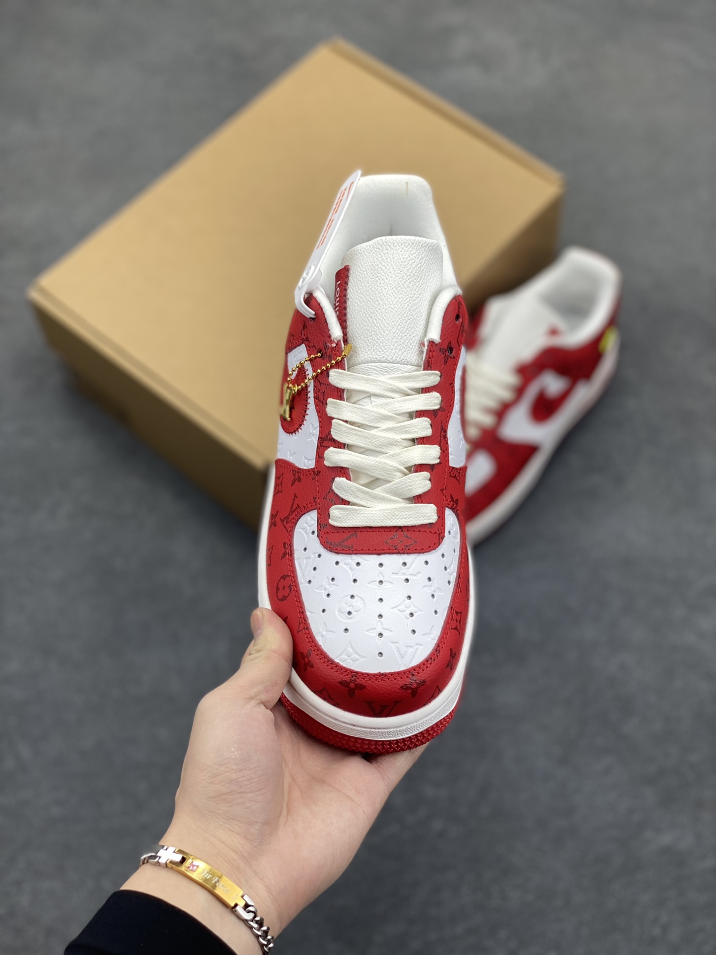 图片[2]-福利特价 NK Air Force 1 空军一号 LV联名 原楦头原纸板 打造纯正空军版型#专注外贸渠道 全掌内置蜂窝气垫 #原盒配件 原厂中底钢印、拉帮完美 货号：1A9VA7 尺码：36 36.5 37.5 38 38.5 39 40 40.5 41 42 42.5 43 44 44.5 45-选品中心