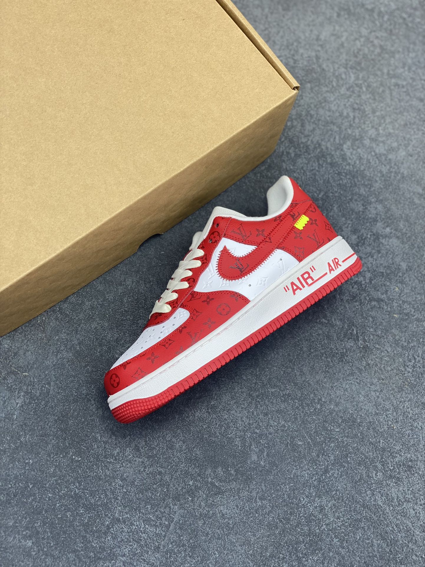 图片[7]-福利特价 NK Air Force 1 空军一号 LV联名 原楦头原纸板 打造纯正空军版型#专注外贸渠道 全掌内置蜂窝气垫 #原盒配件 原厂中底钢印、拉帮完美 货号：1A9VA7 尺码：36 36.5 37.5 38 38.5 39 40 40.5 41 42 42.5 43 44 44.5 45-选品中心