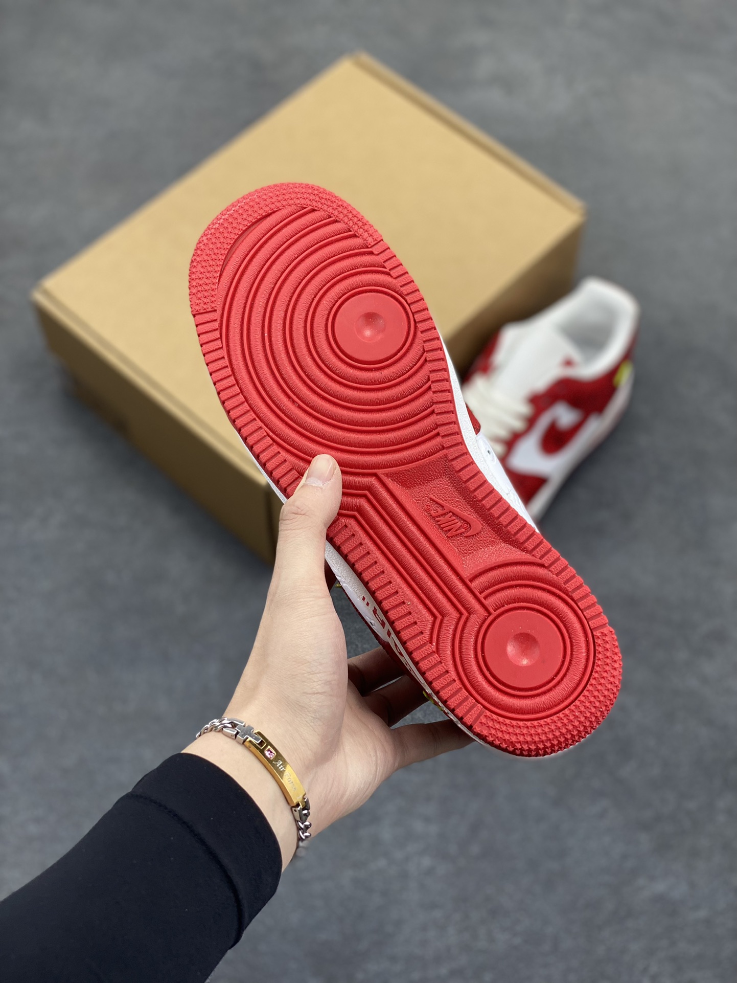 图片[5]-福利特价 NK Air Force 1 空军一号 LV联名 原楦头原纸板 打造纯正空军版型#专注外贸渠道 全掌内置蜂窝气垫 #原盒配件 原厂中底钢印、拉帮完美 货号：1A9VA7 尺码：36 36.5 37.5 38 38.5 39 40 40.5 41 42 42.5 43 44 44.5 45-选品中心