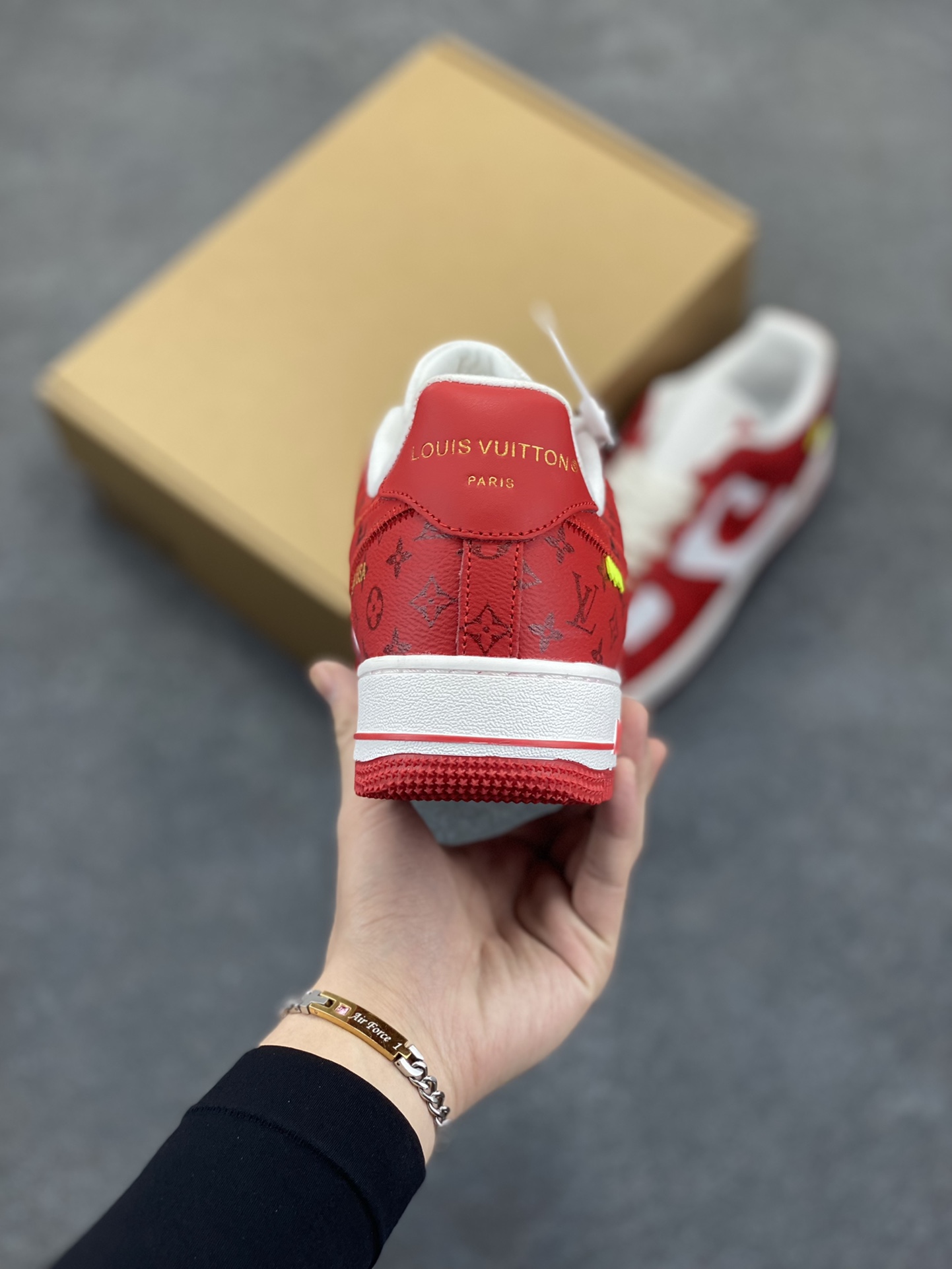 图片[4]-福利特价 NK Air Force 1 空军一号 LV联名 原楦头原纸板 打造纯正空军版型#专注外贸渠道 全掌内置蜂窝气垫 #原盒配件 原厂中底钢印、拉帮完美 货号：1A9VA7 尺码：36 36.5 37.5 38 38.5 39 40 40.5 41 42 42.5 43 44 44.5 45-选品中心