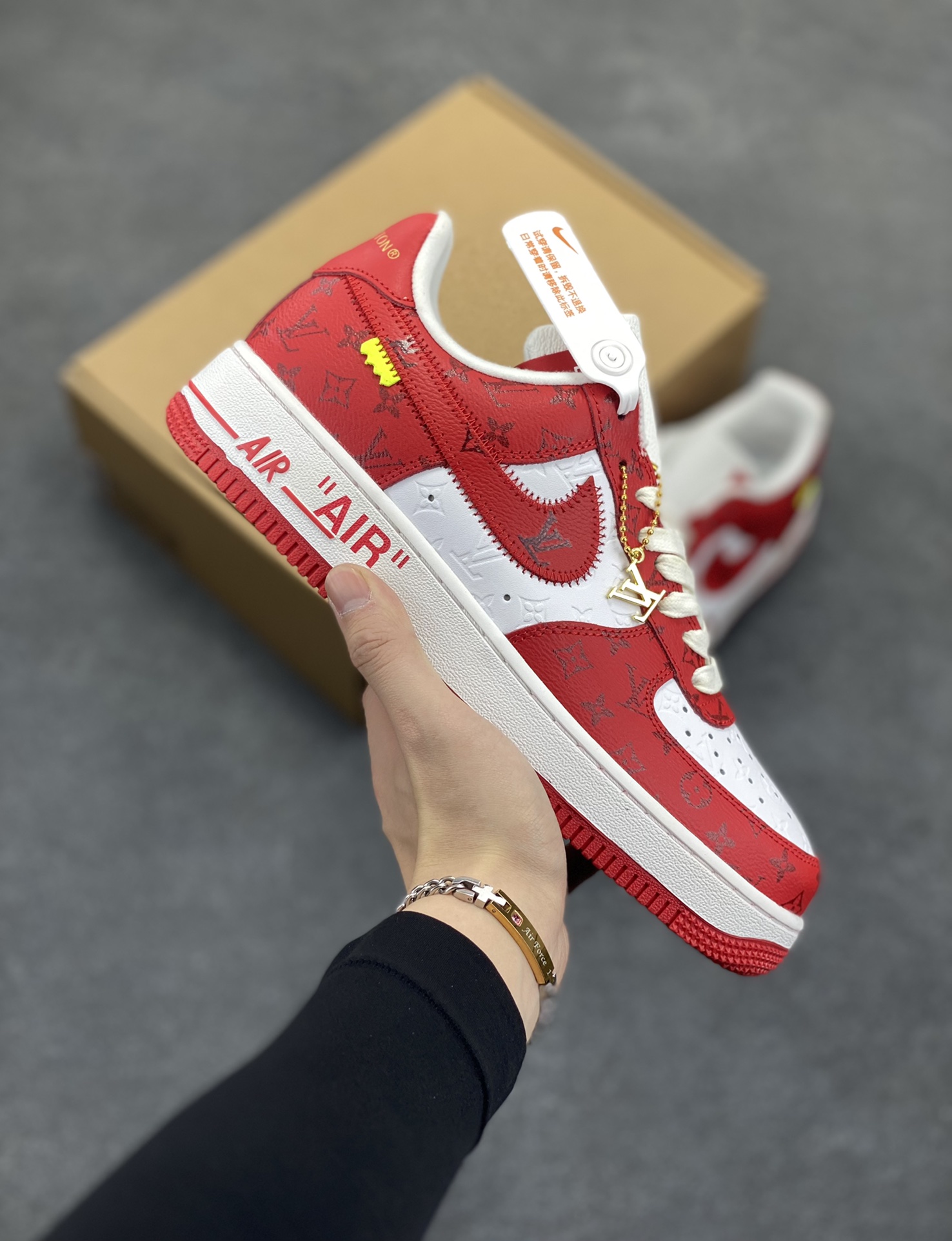 福利特价 NK Air Force 1 空军一号 LV联名 原楦头原纸板 打造纯正空军版型#专注外贸渠道 全掌内置蜂窝气垫 #原盒配件 原厂中底钢印、拉帮完美 货号:1A9VA7 尺码:36 36.5 37.5 38 38.5 39 40 40.5 41 42 42.5 43 44 44.5 45-选品中心