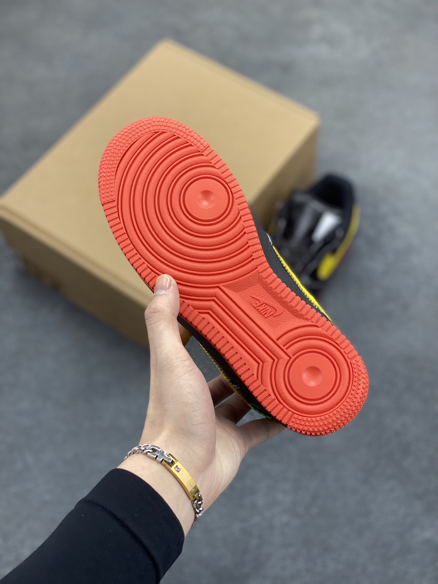 图片[5]-福利特价 NK Air Force 1 空军一号 LV联名 原楦头原纸板 打造纯正空军版型#专注外贸渠道 全掌内置蜂窝气垫 #原盒配件 原厂中底钢印、拉帮完美 货号：1A9VD01 尺码：36 36.5 37.5 38 38.5 39 40 40.5 41 42 42.5 43 44 44.5 45-选品中心